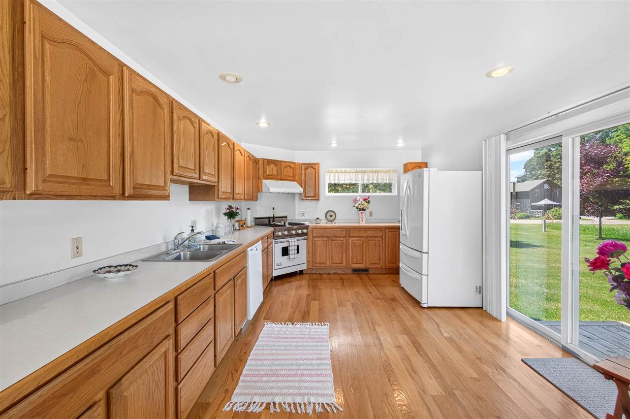 5990 Forest Ave.