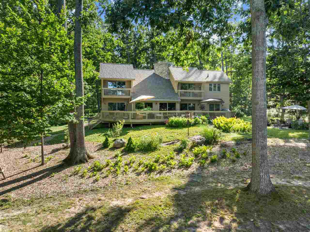 2340 Pinecrest