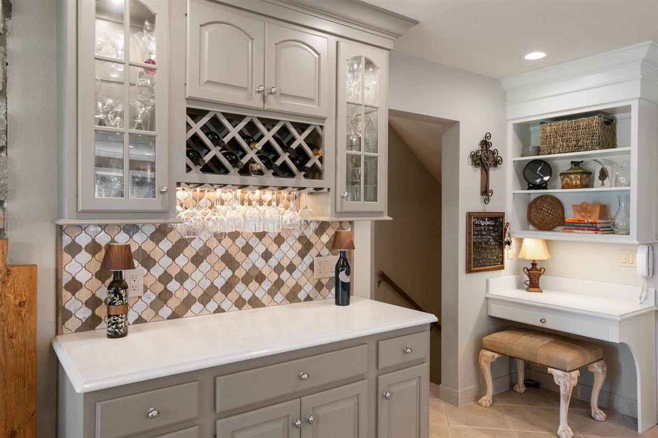 2340 Pinecrest