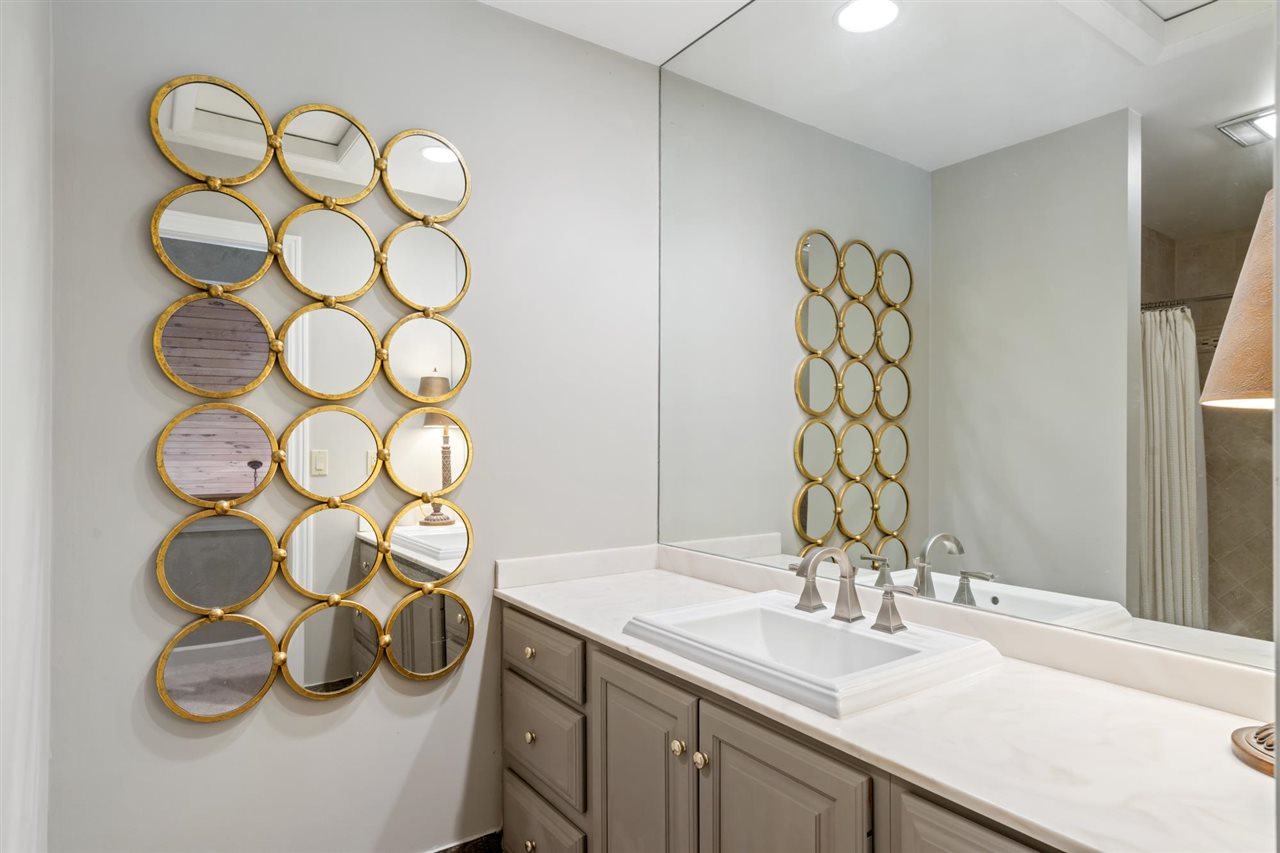 2340 Pinecrest