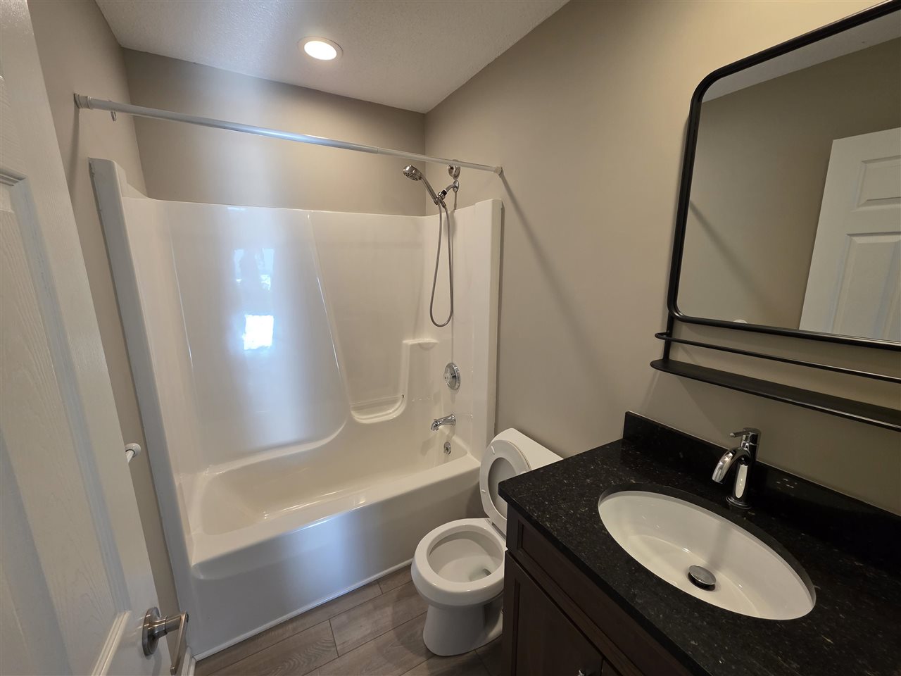 217 Belvedere Terr Unit: 24