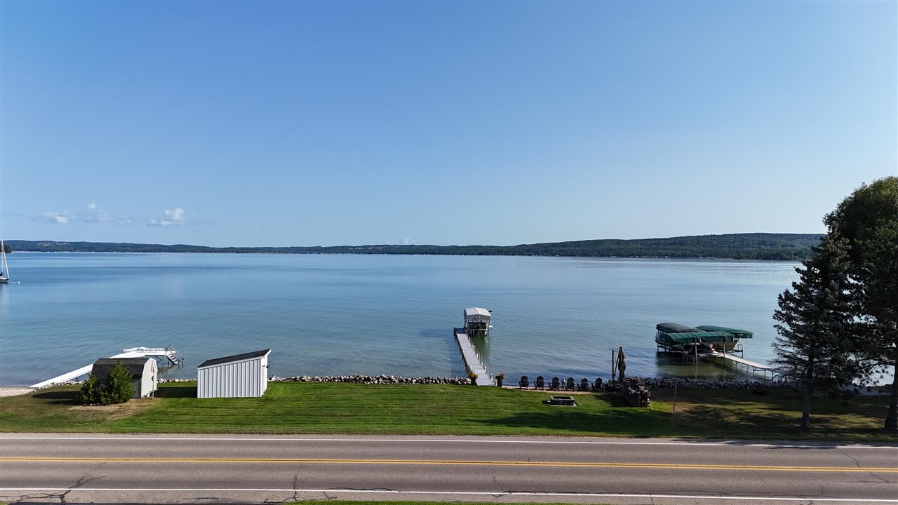 4906 Lakeshore Road