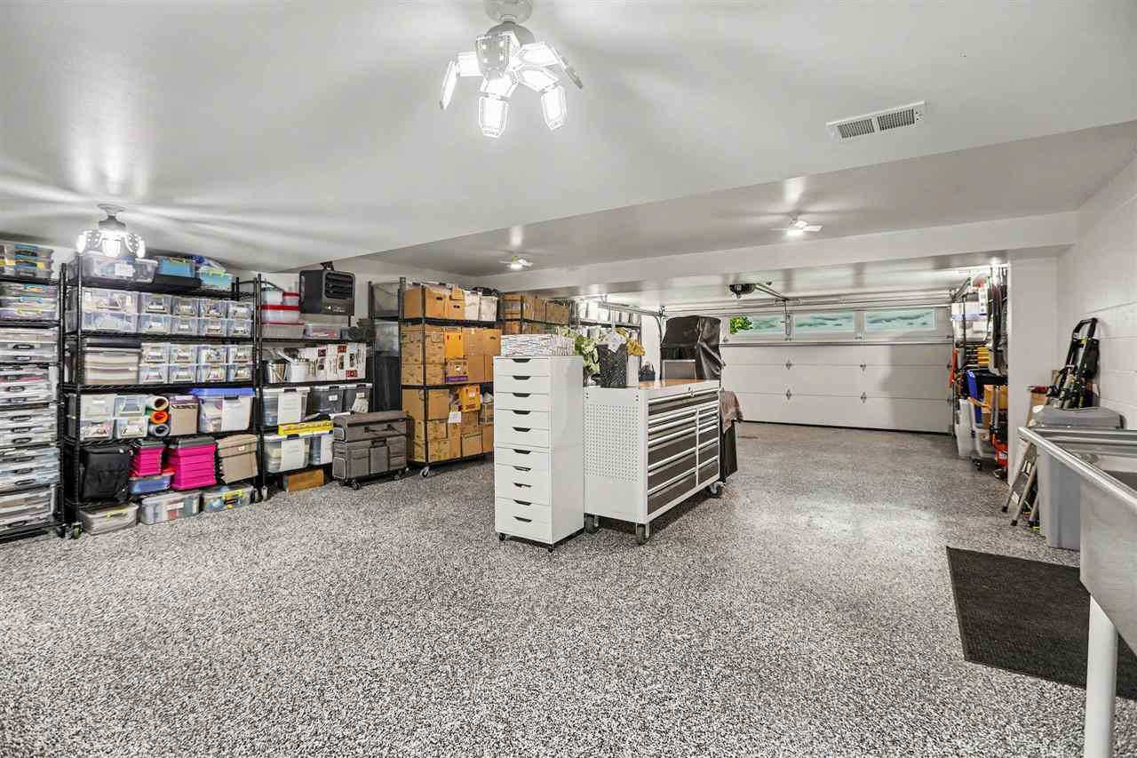 4906 Lakeshore Road
