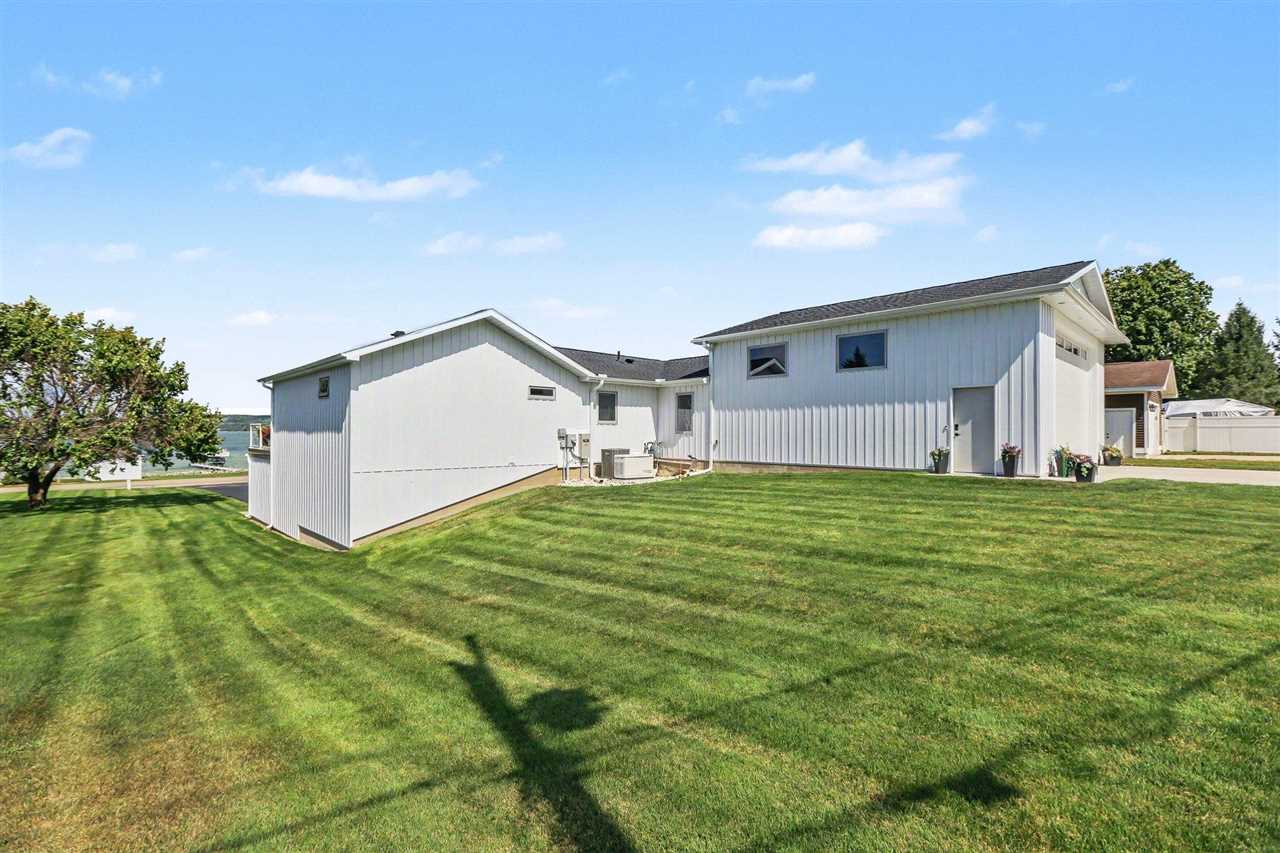 4906 Lakeshore Road
