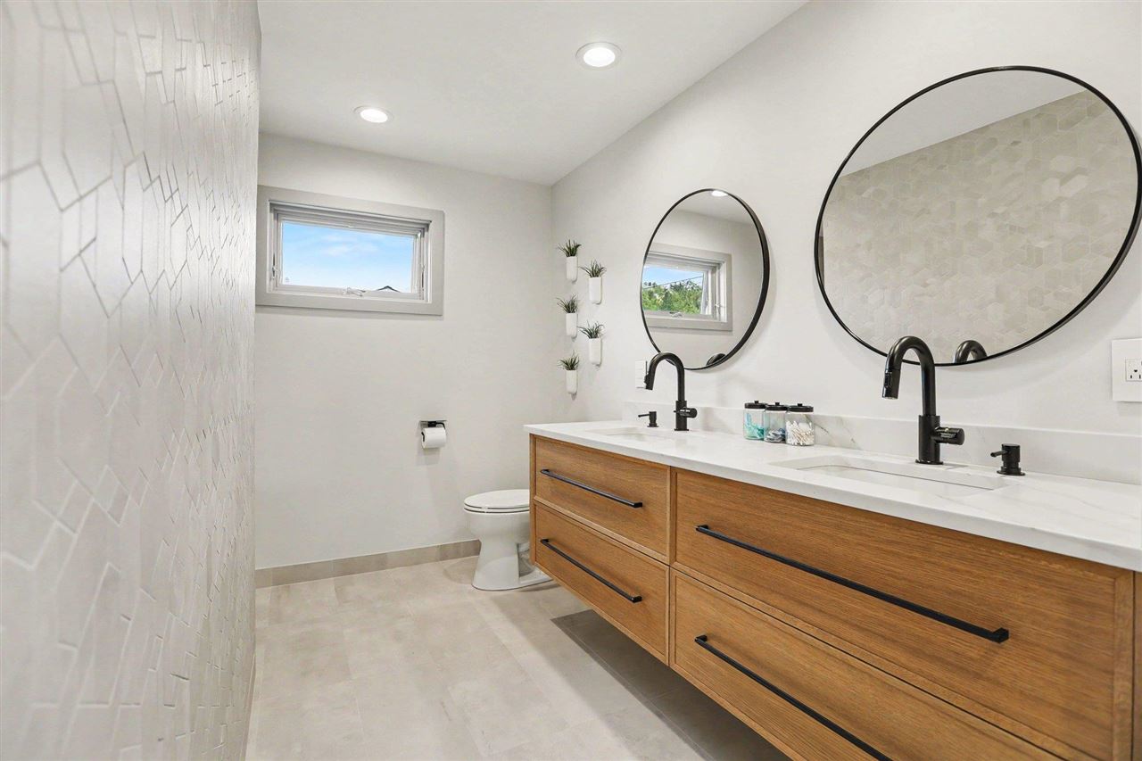 4906 Lakeshore Road