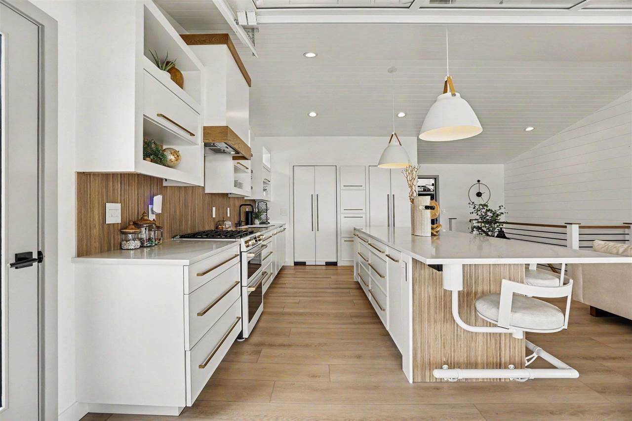 4906 Lakeshore Road
