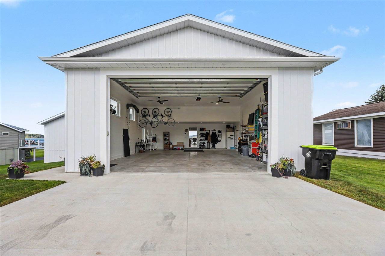4906 Lakeshore Road