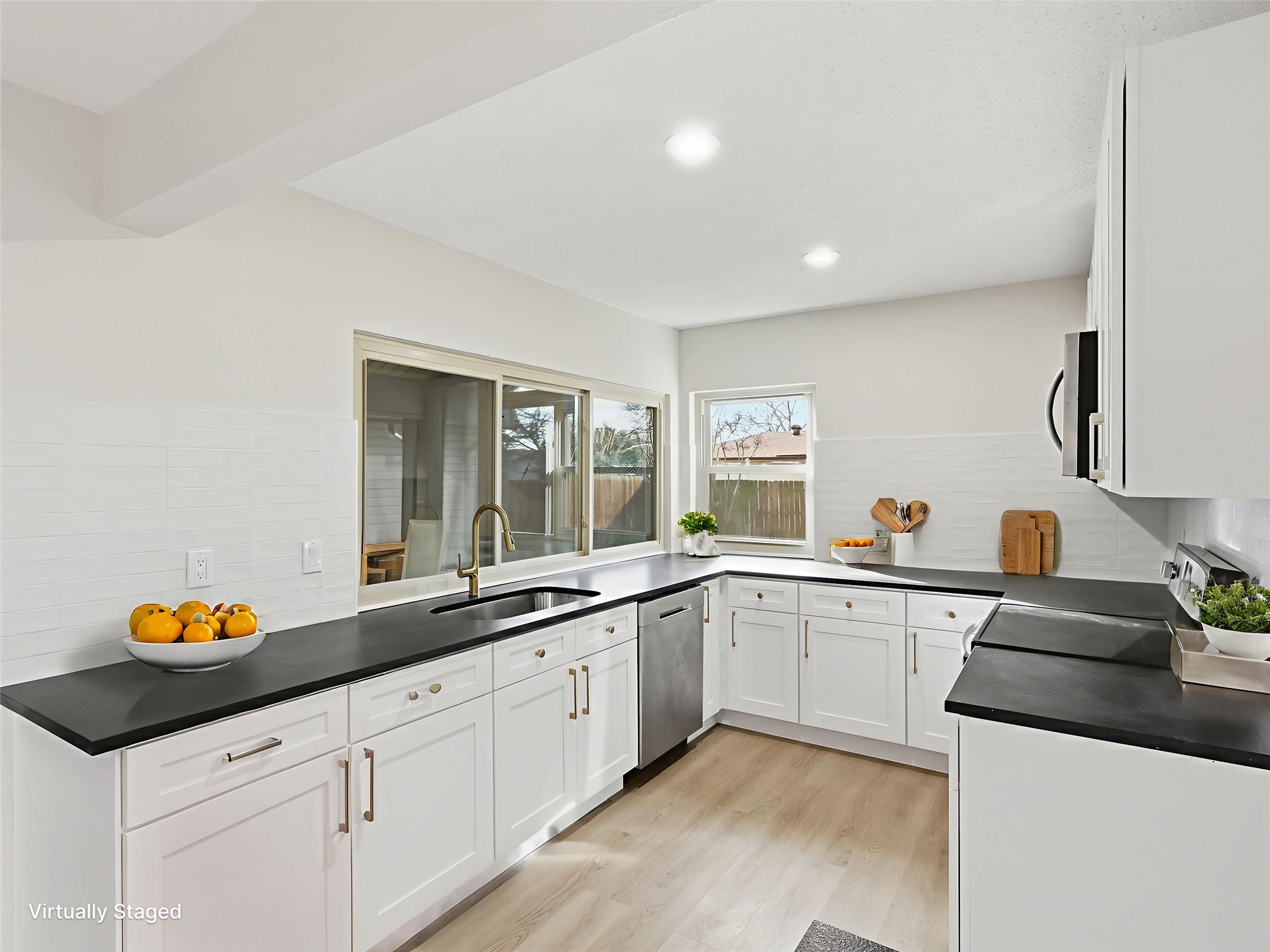 1826 Kingsbridge Drive