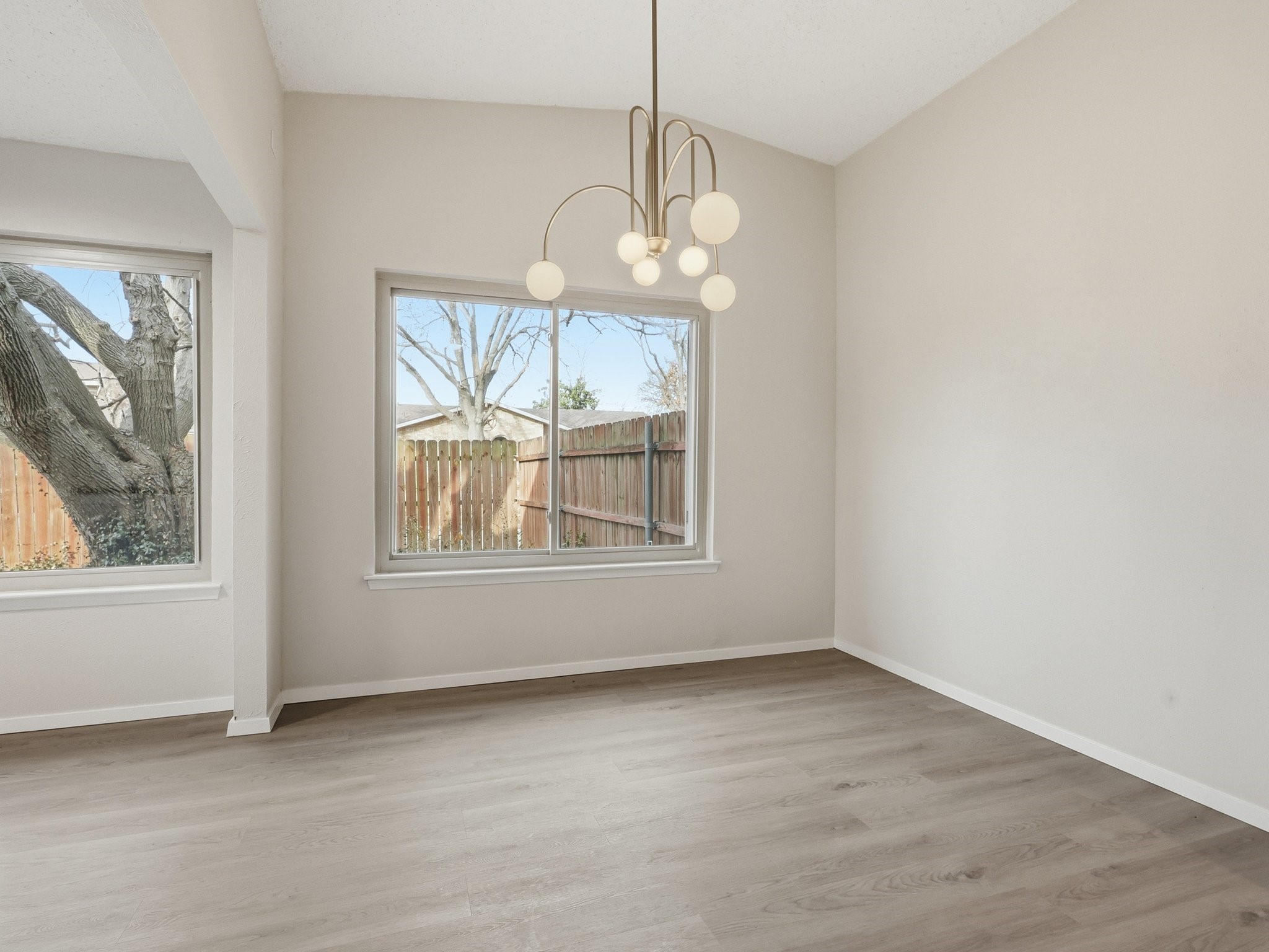 1826 Kingsbridge Drive