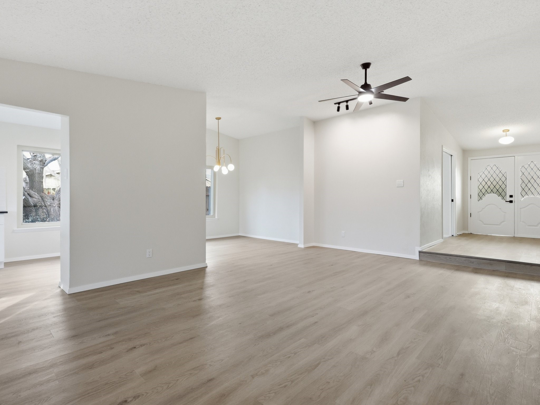 1826 Kingsbridge Drive