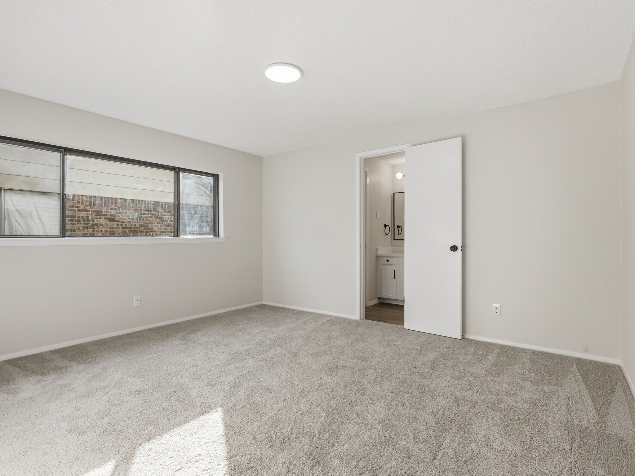 1826 Kingsbridge Drive