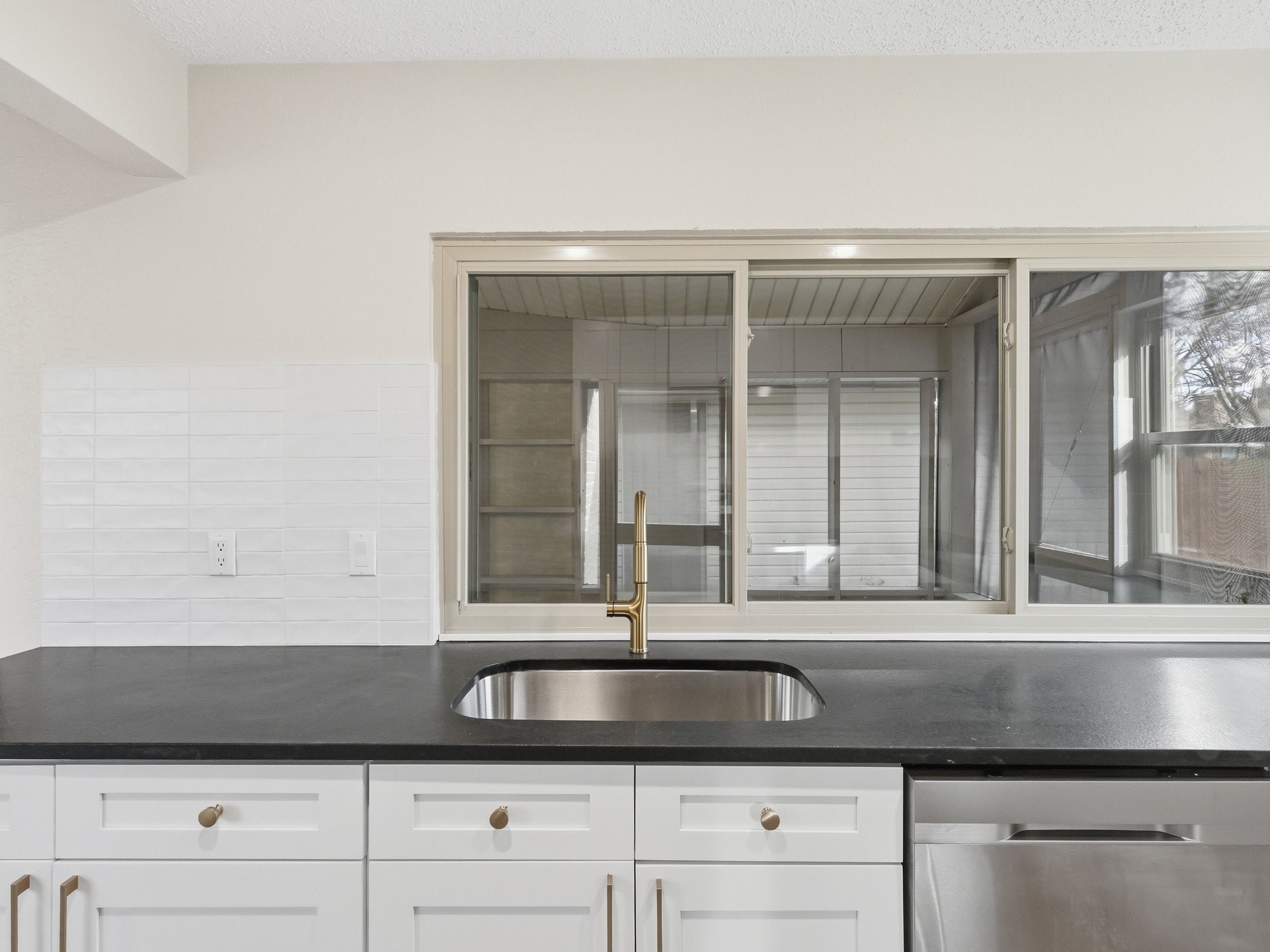 1826 Kingsbridge Drive