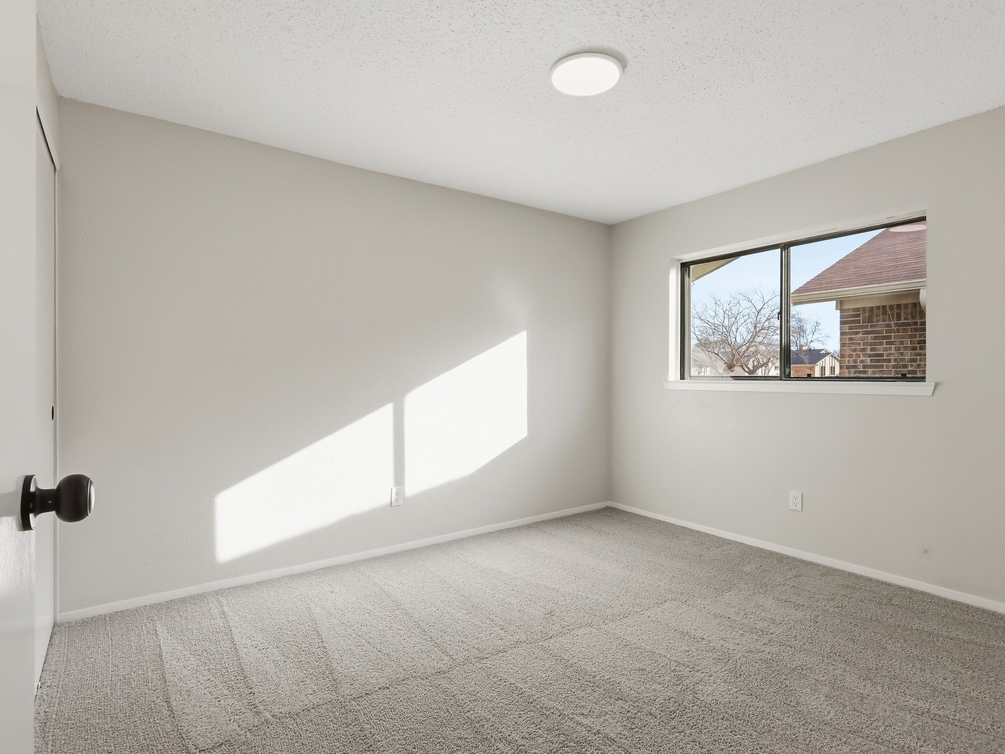 1826 Kingsbridge Drive