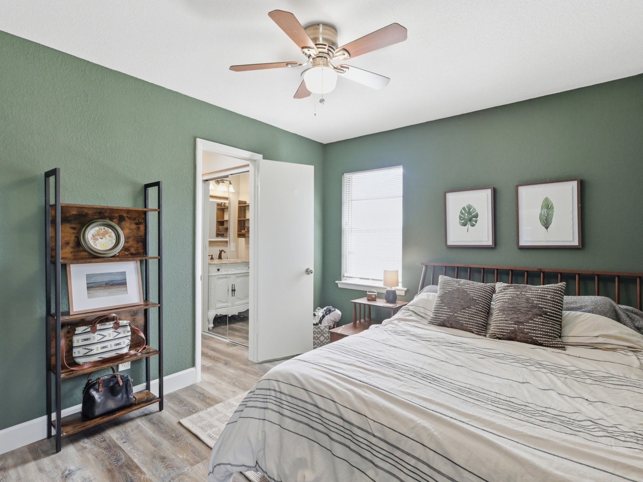 2613 W Rochelle Road