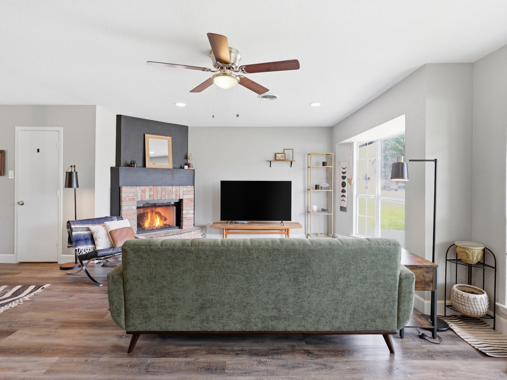 2613 W Rochelle Road