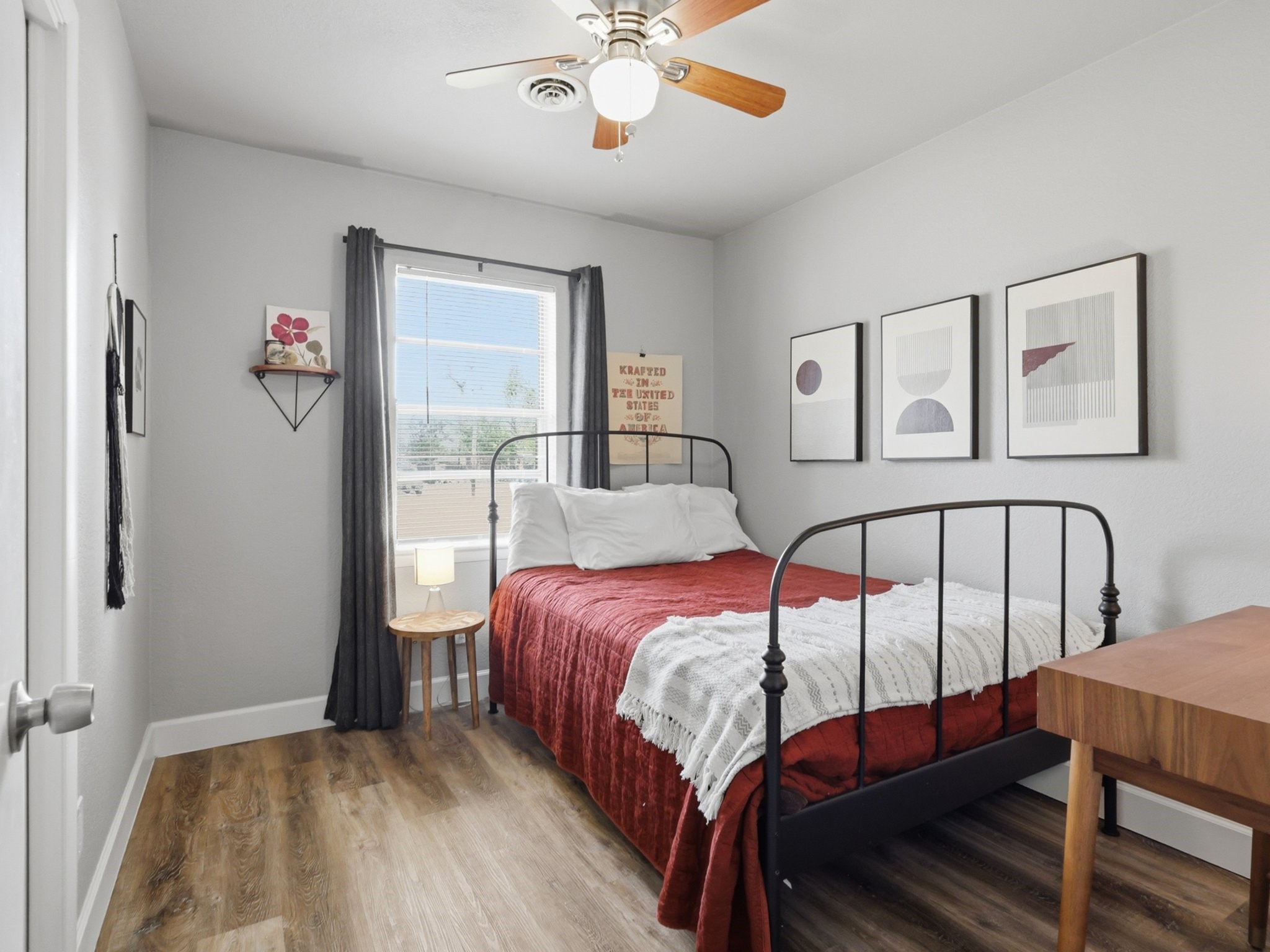 2613 W Rochelle Road