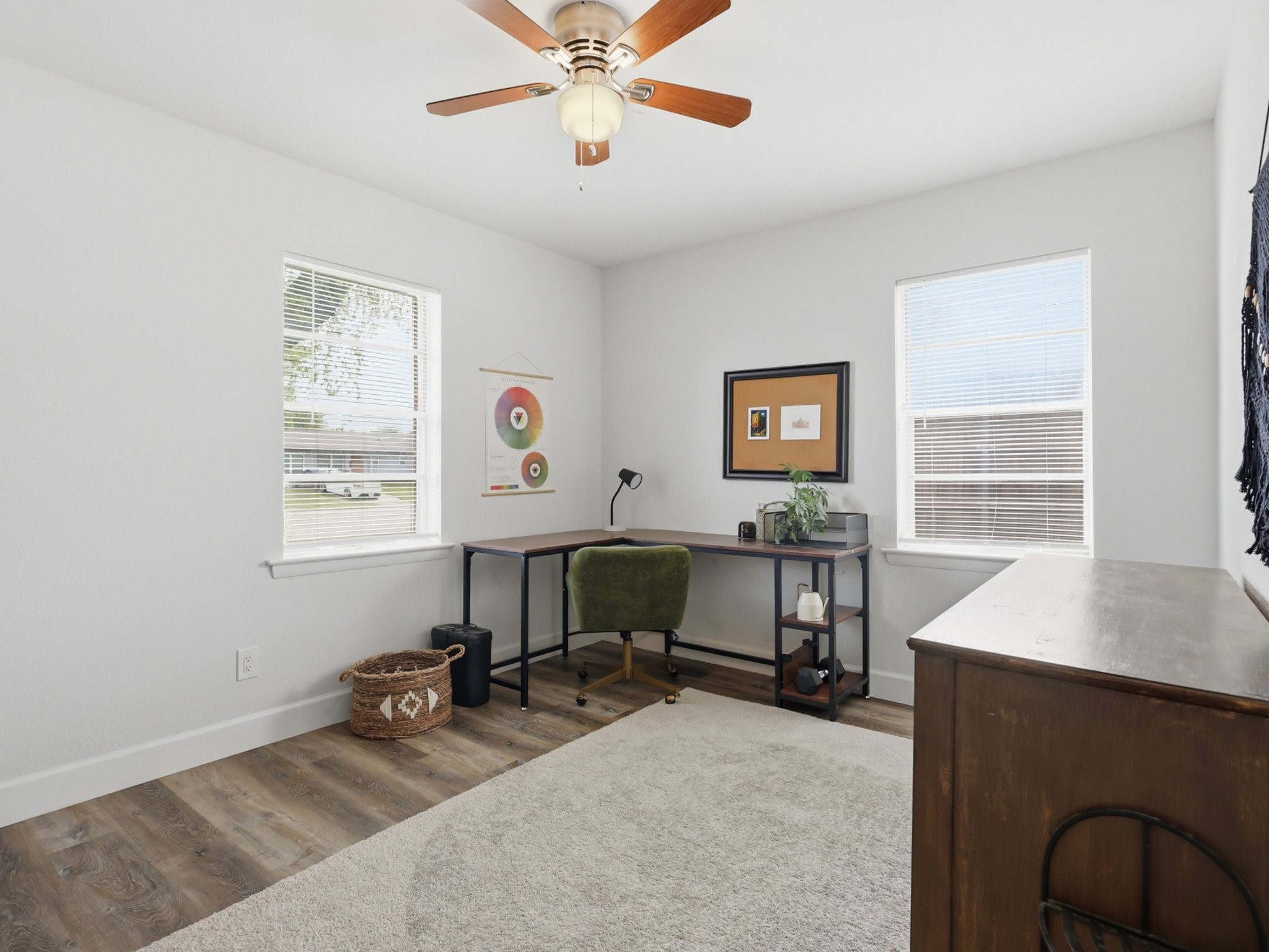 2613 W Rochelle Road