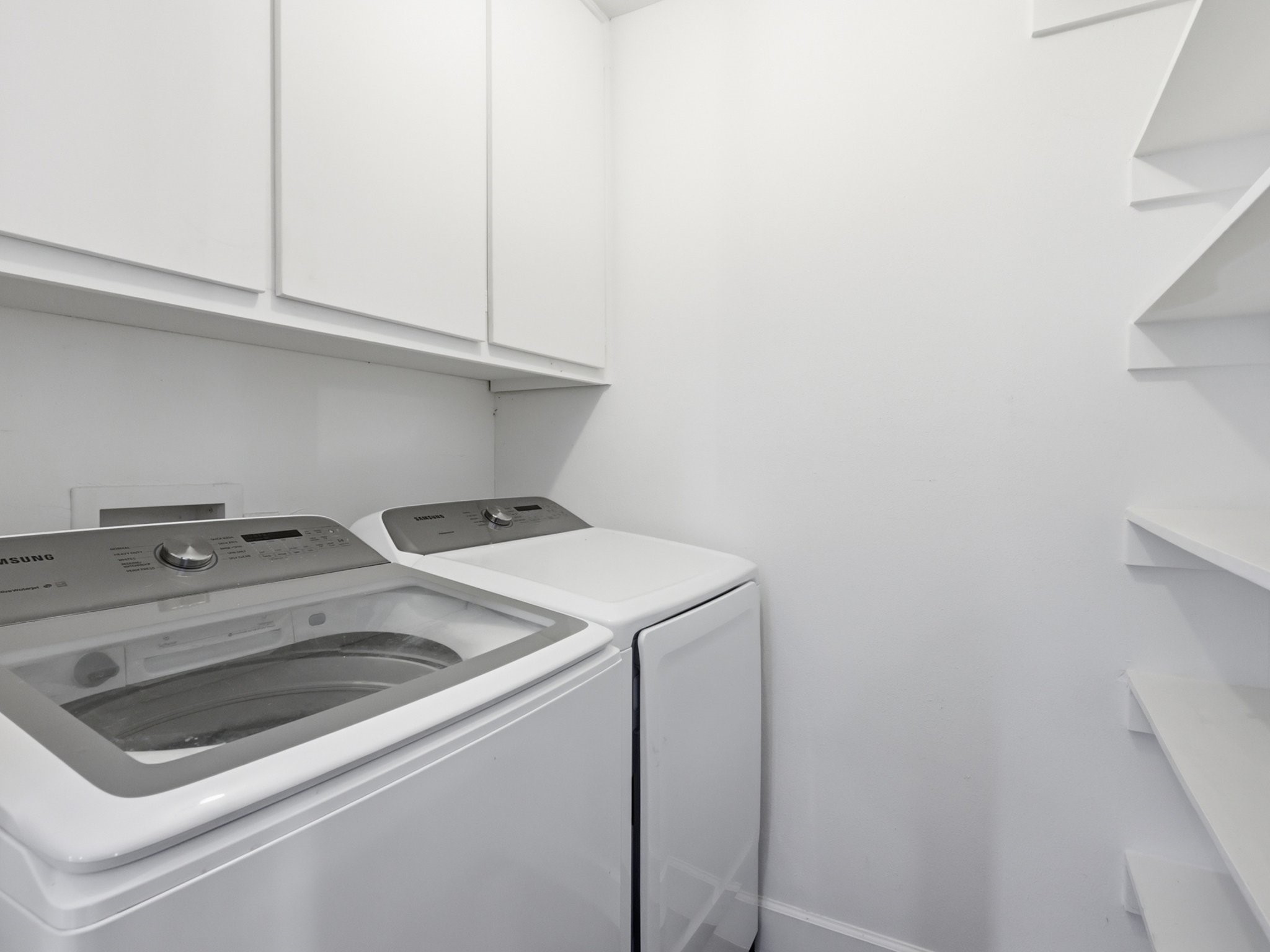 2613 W Rochelle Road