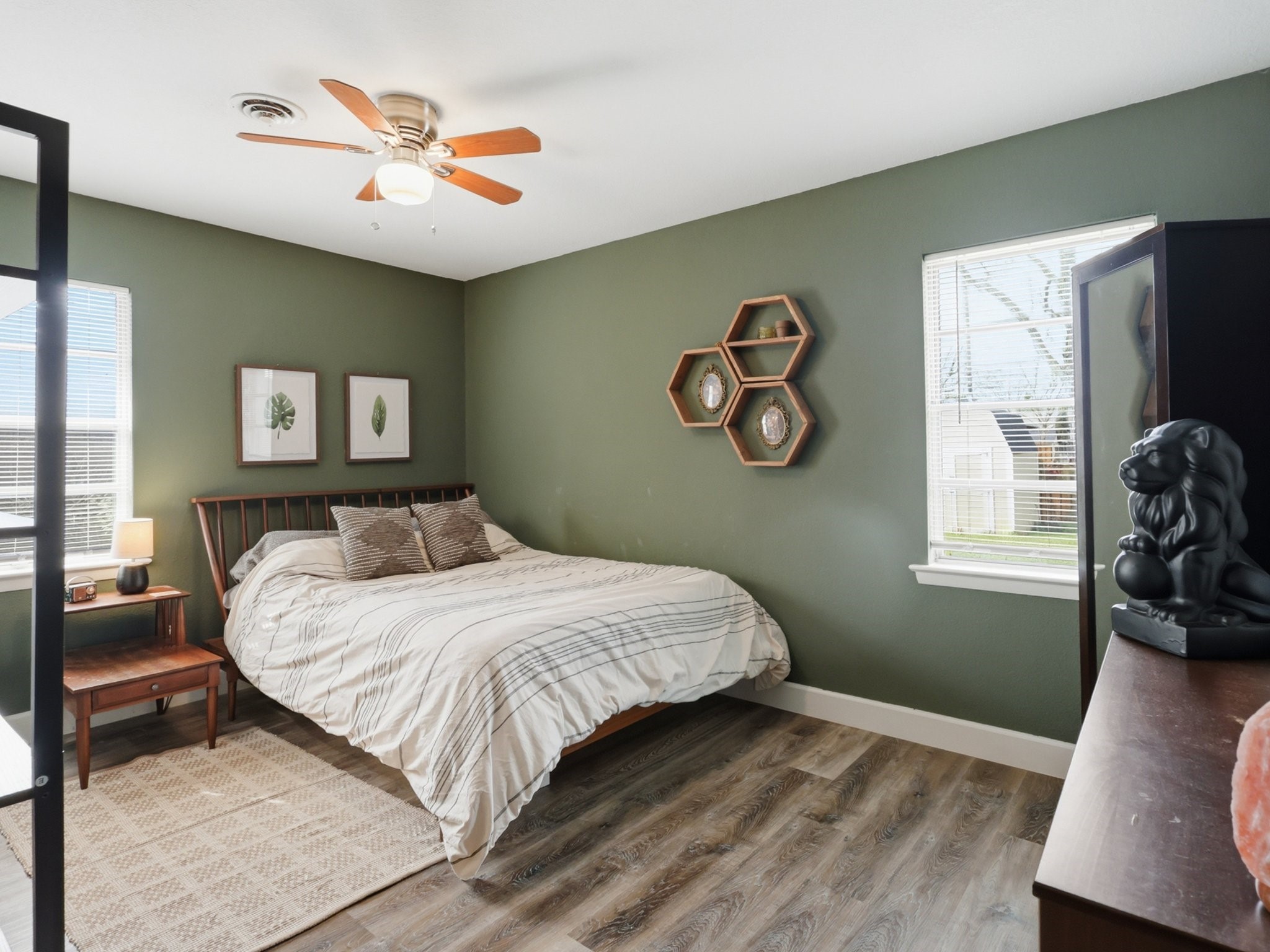 2613 W Rochelle Road