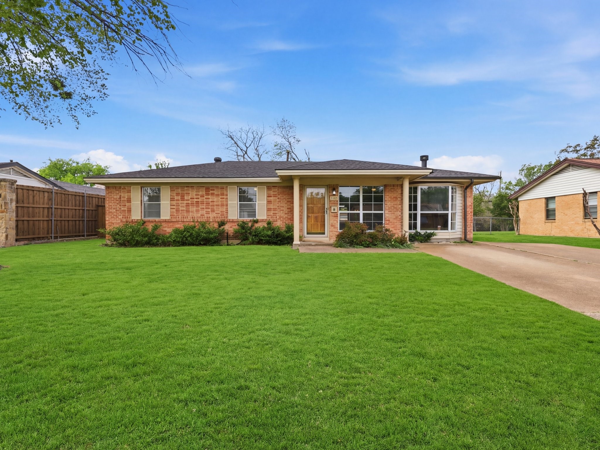 2613 W Rochelle Road