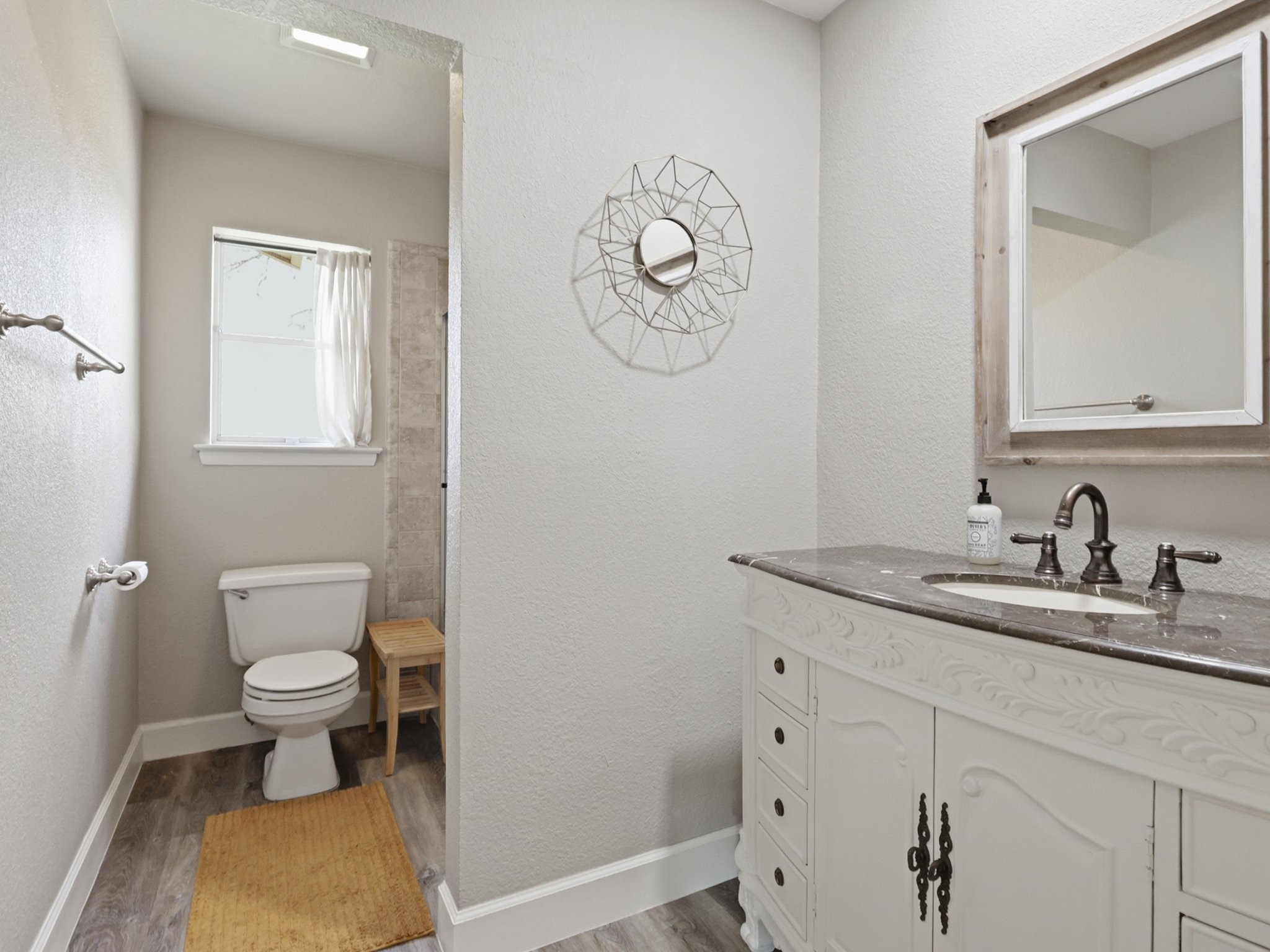 2613 W Rochelle Road