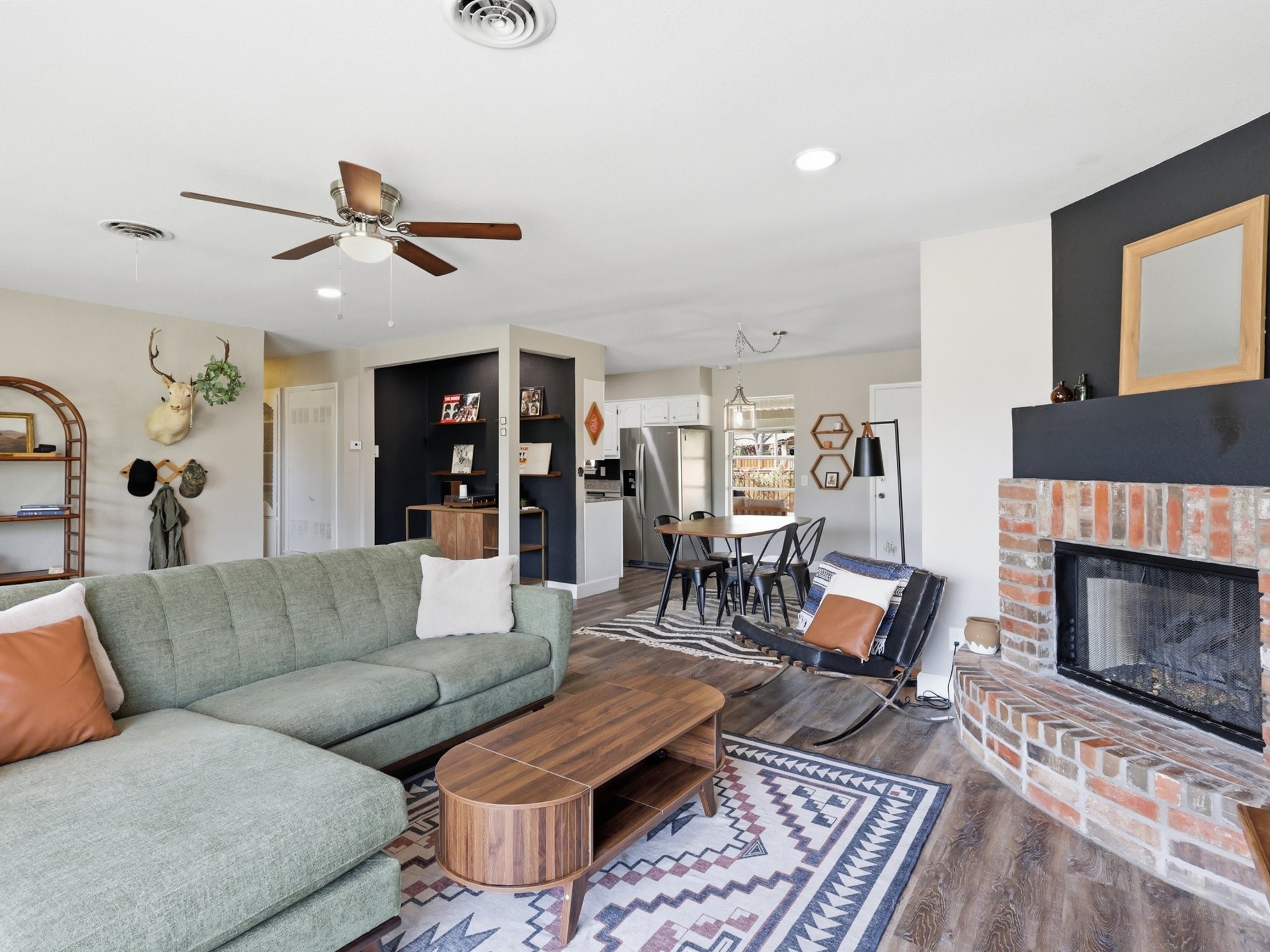 2613 W Rochelle Road