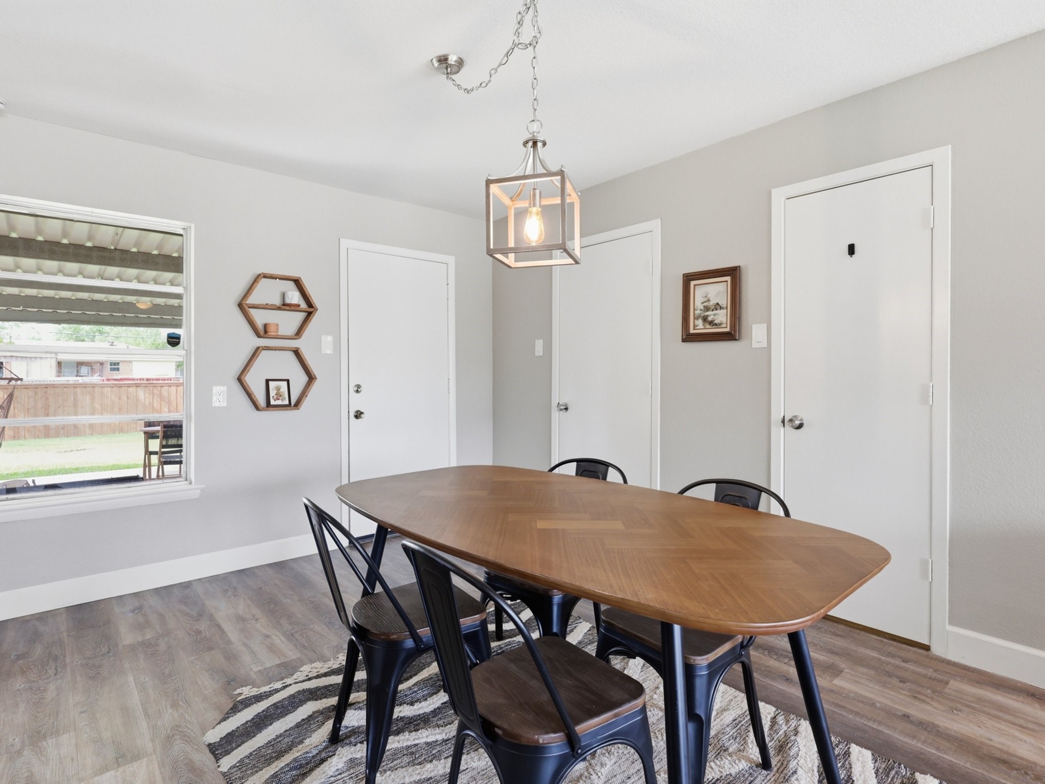 2613 W Rochelle Road