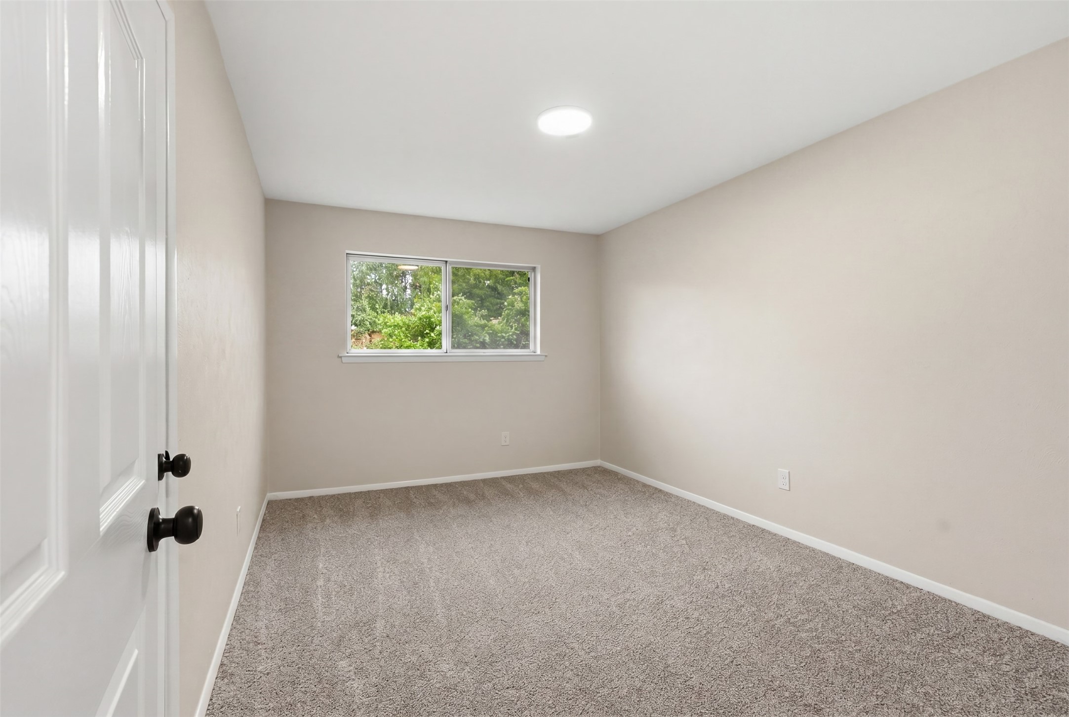 2112 Stonegate Drive N