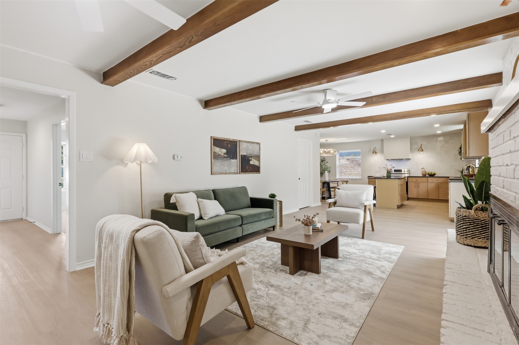 2112 Stonegate Drive N