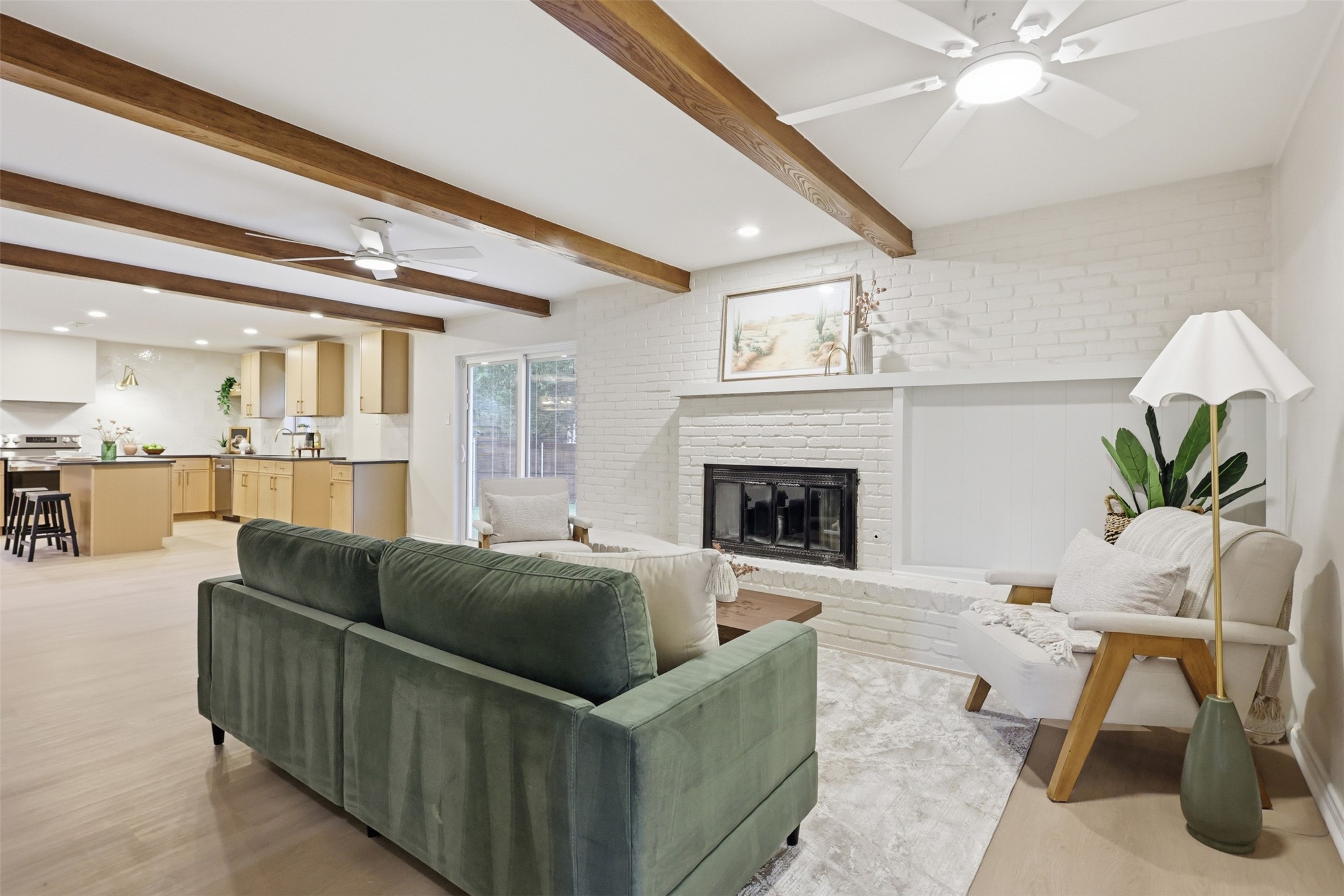 2112 Stonegate Drive N