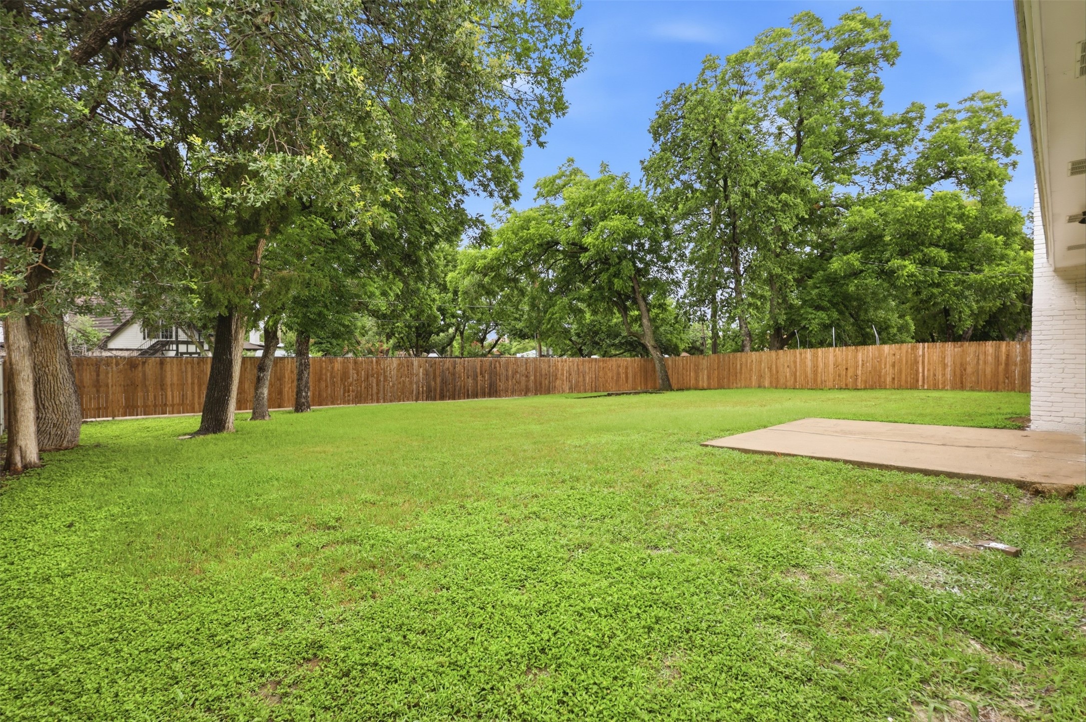2112 Stonegate Drive N