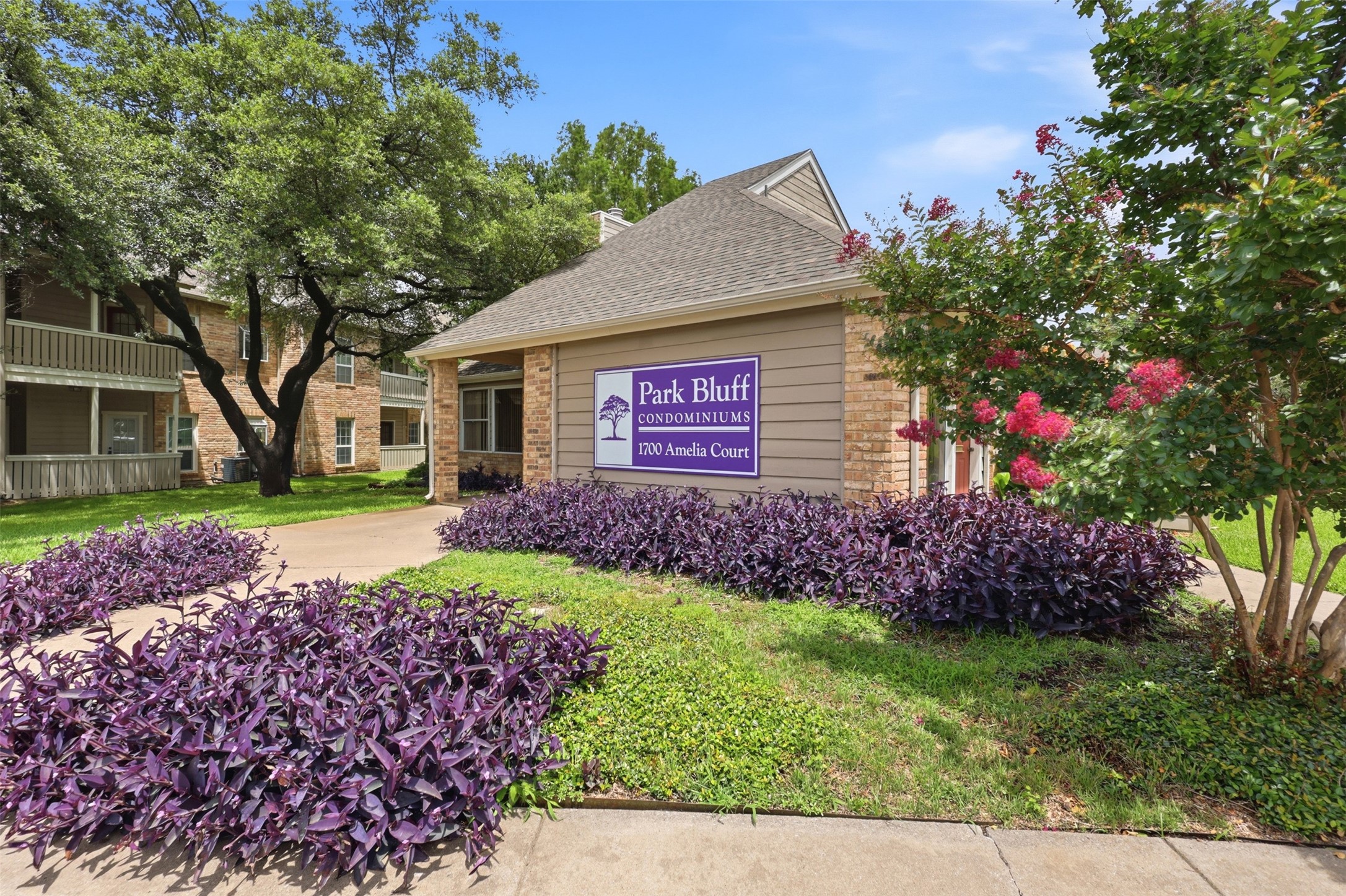 1700 Amelia Court 723