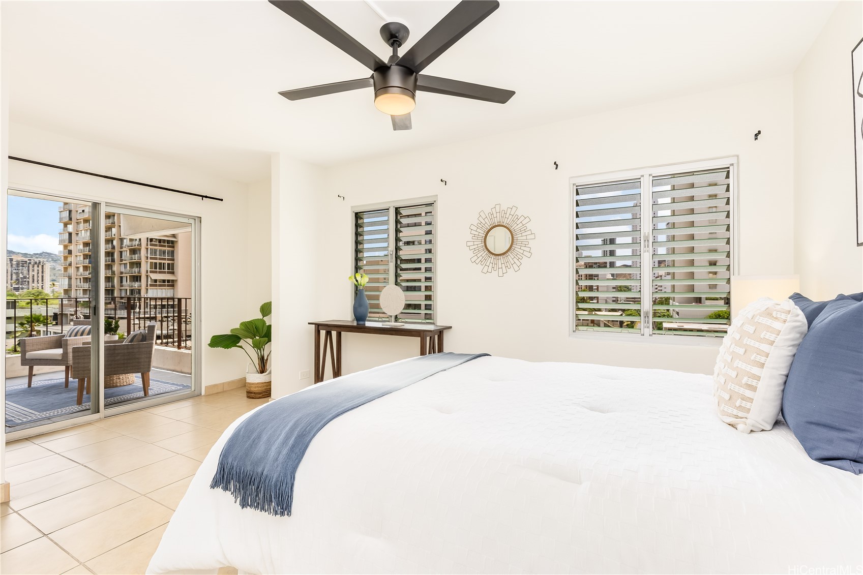222 Kaiulani Avenue PH3