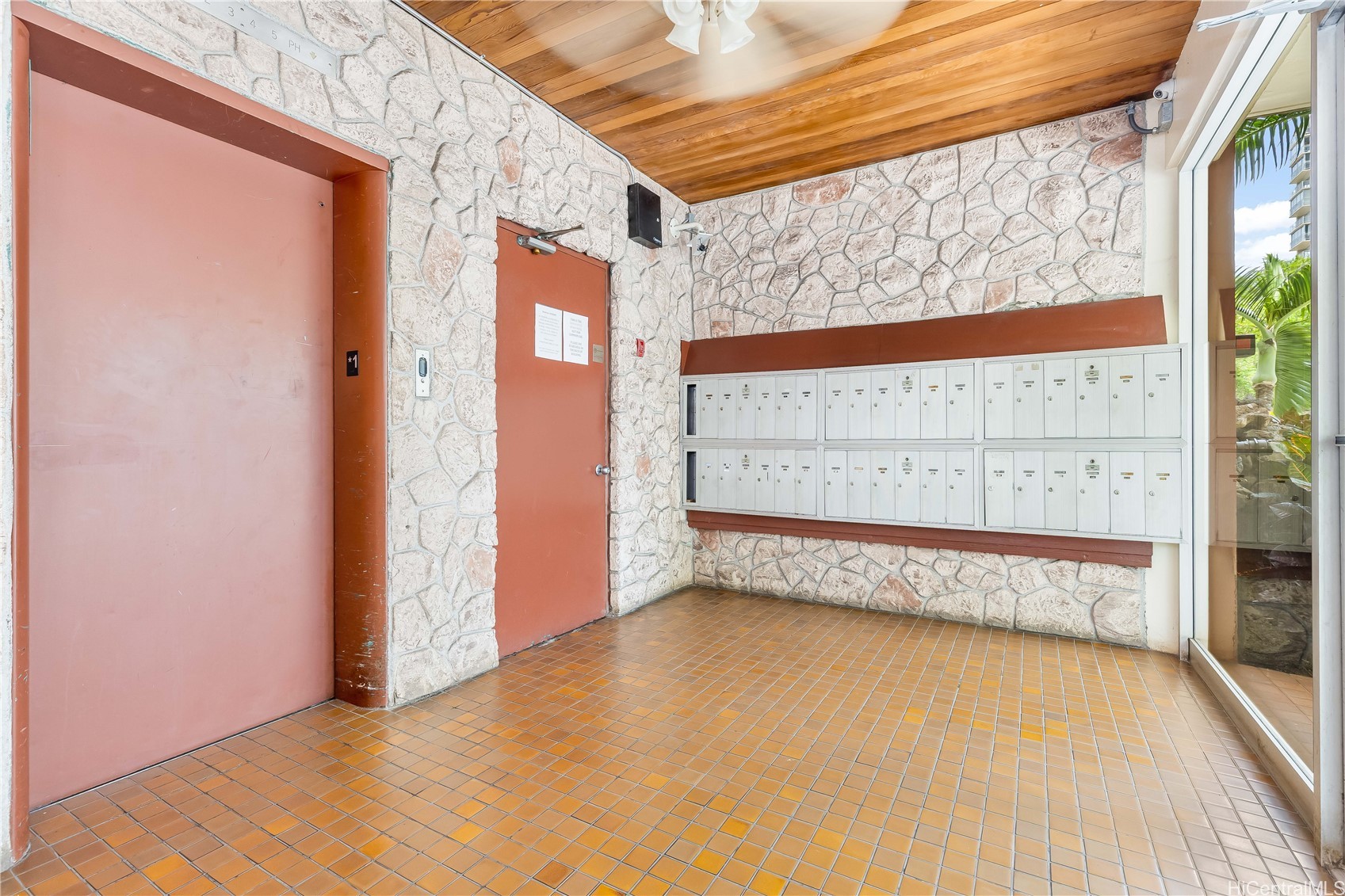 222 Kaiulani Avenue PH3