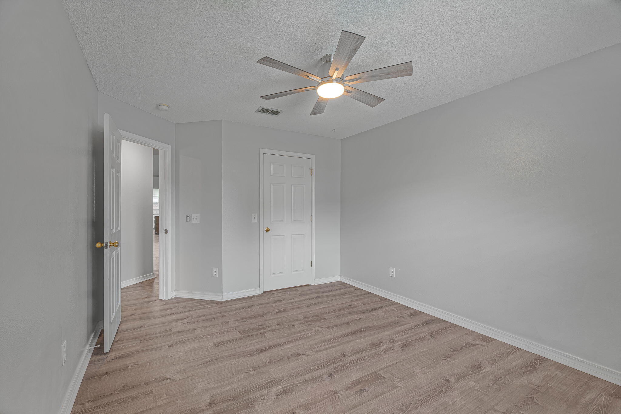 1836 Seahawk Lane