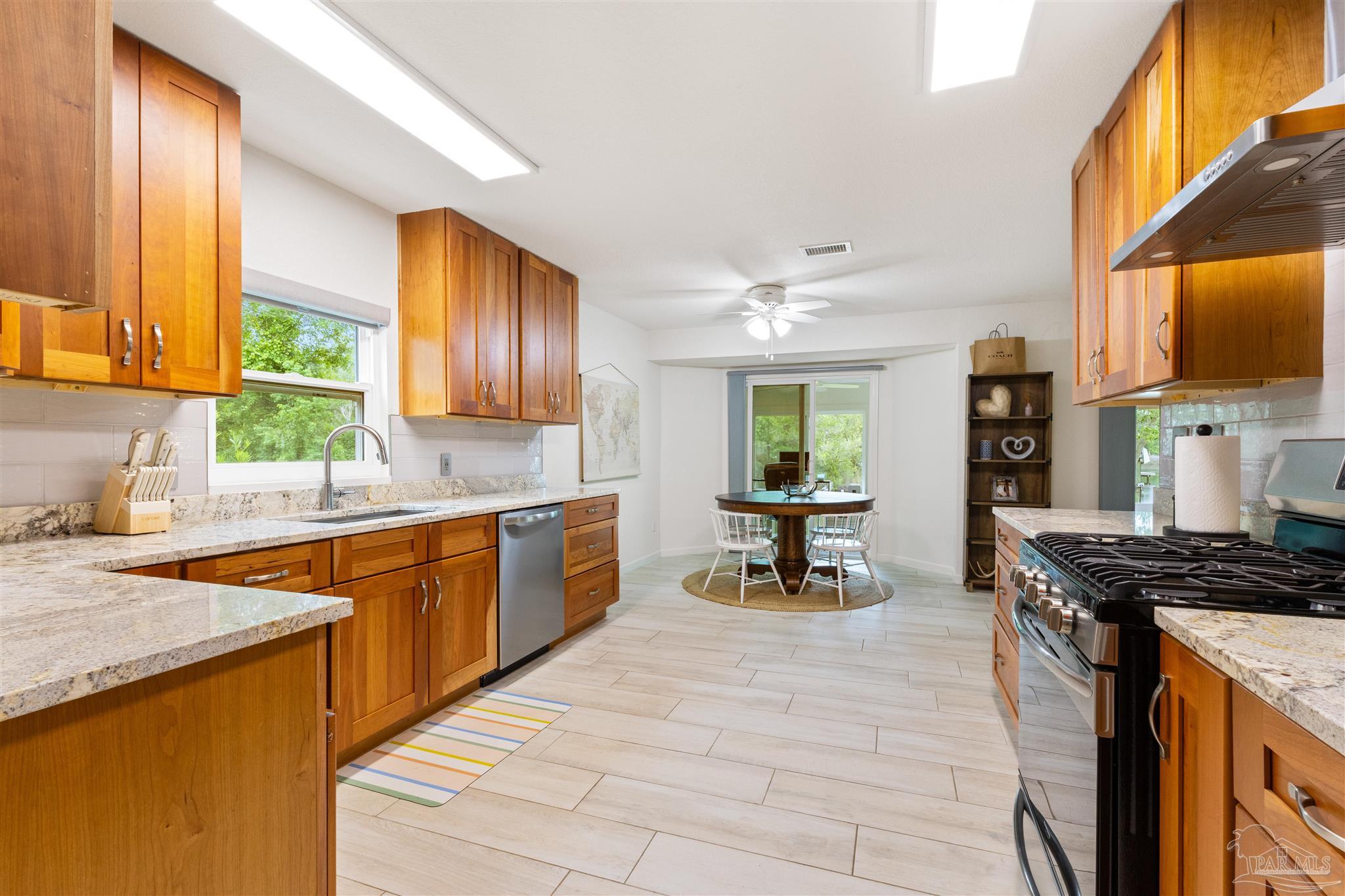 3085 Robertson Rd