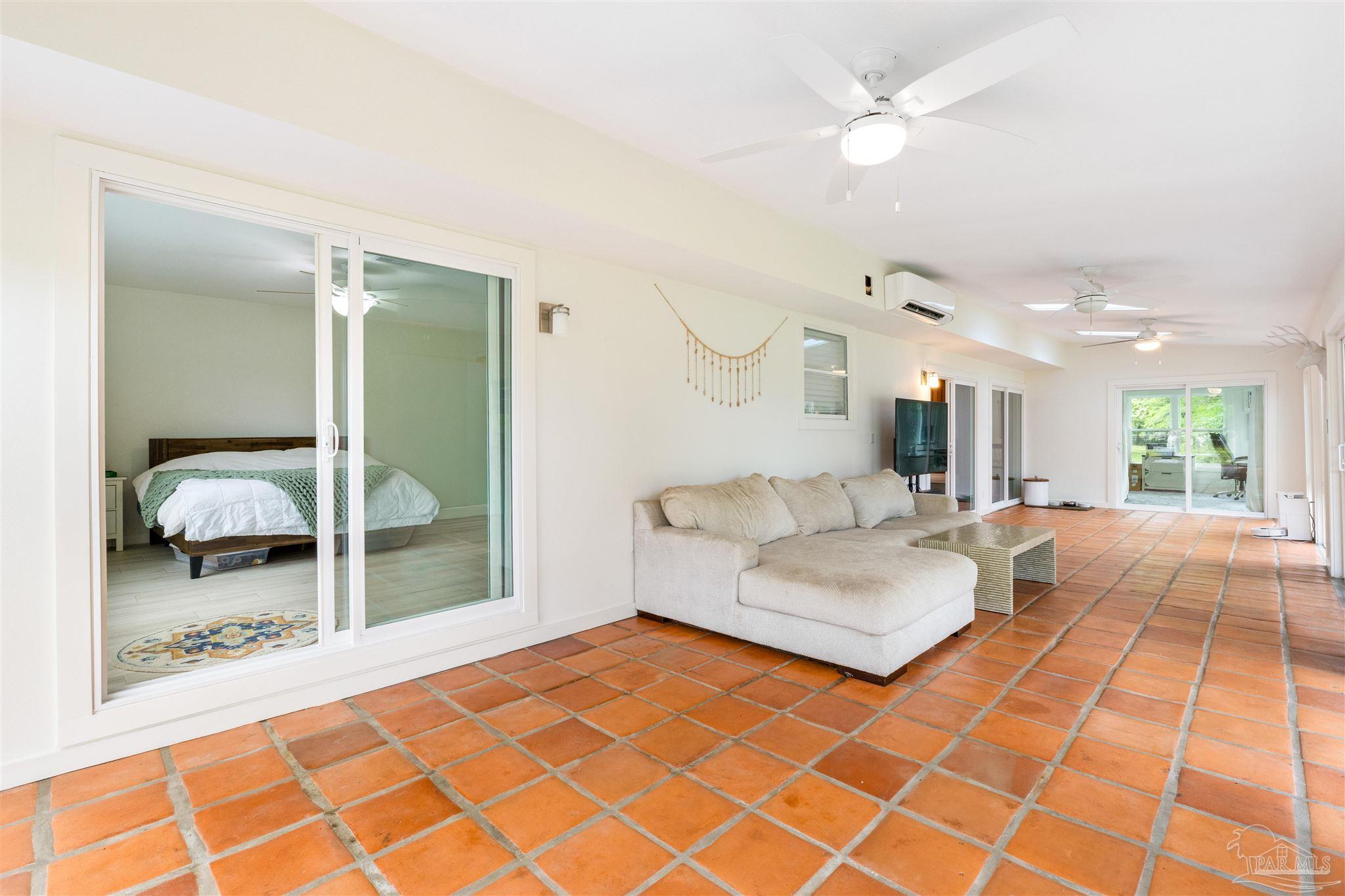 3085 Robertson Rd