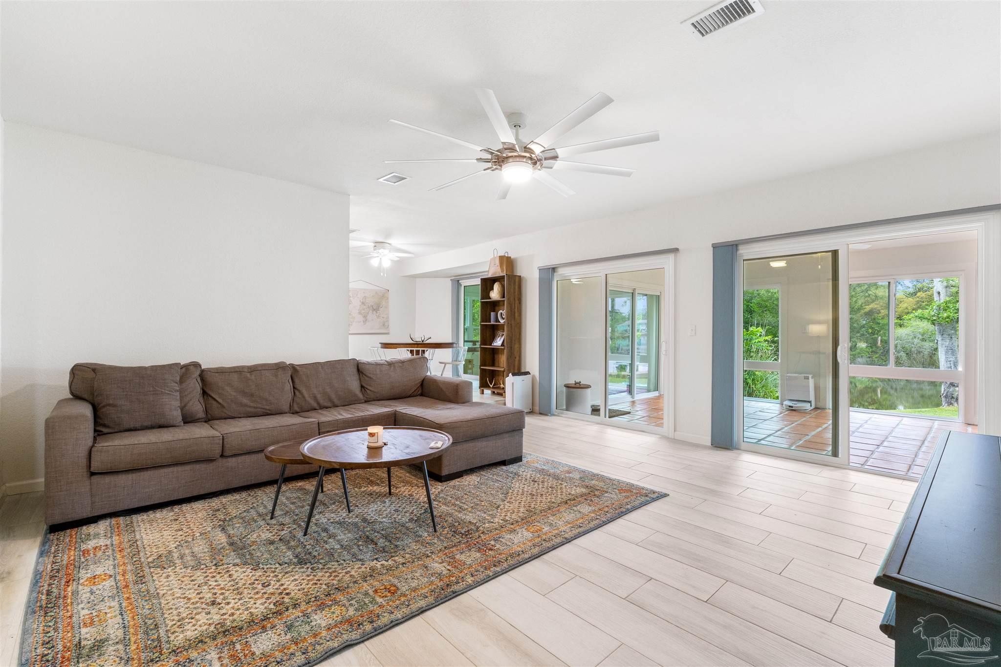 3085 Robertson Rd