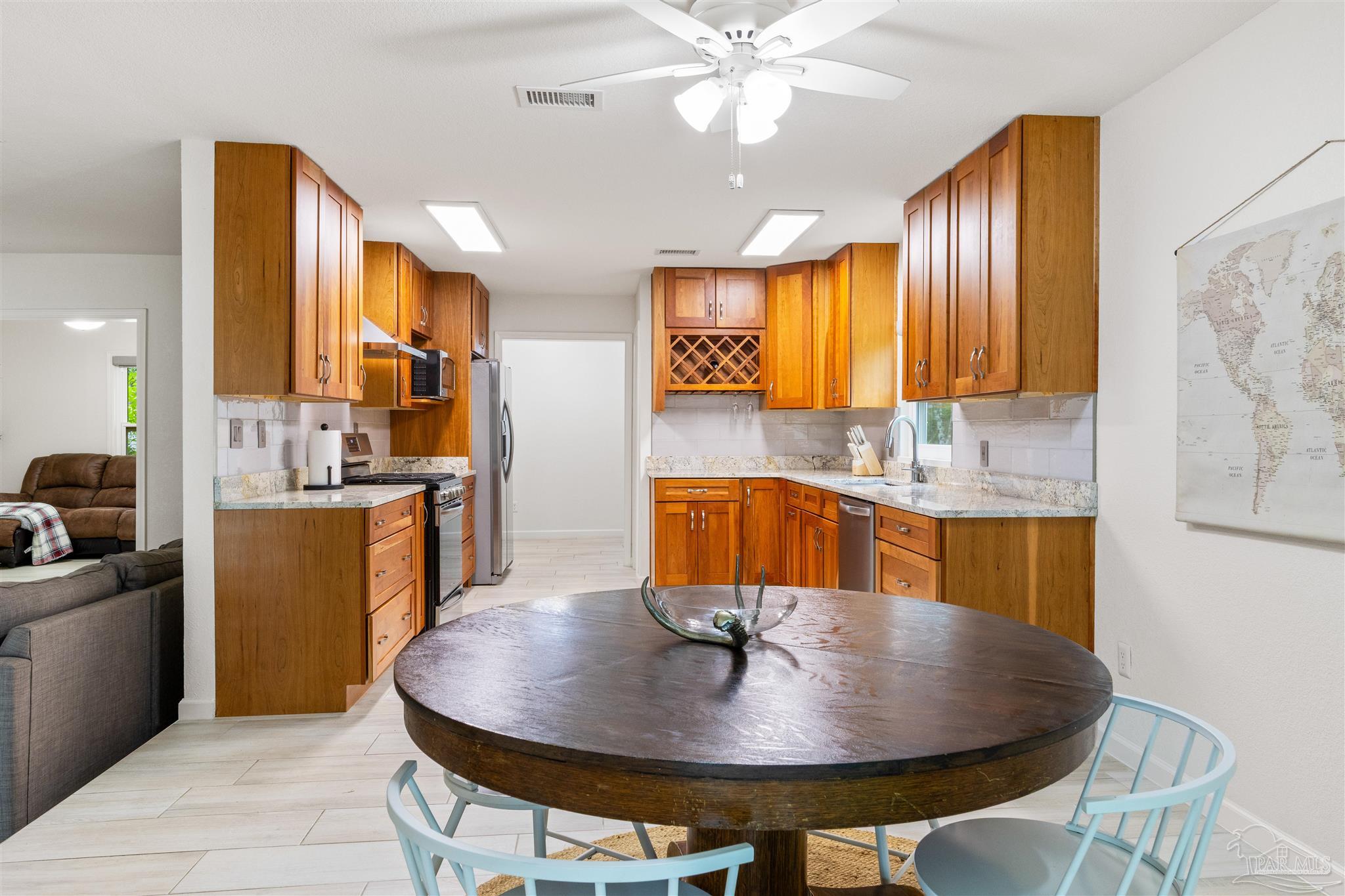 3085 Robertson Rd