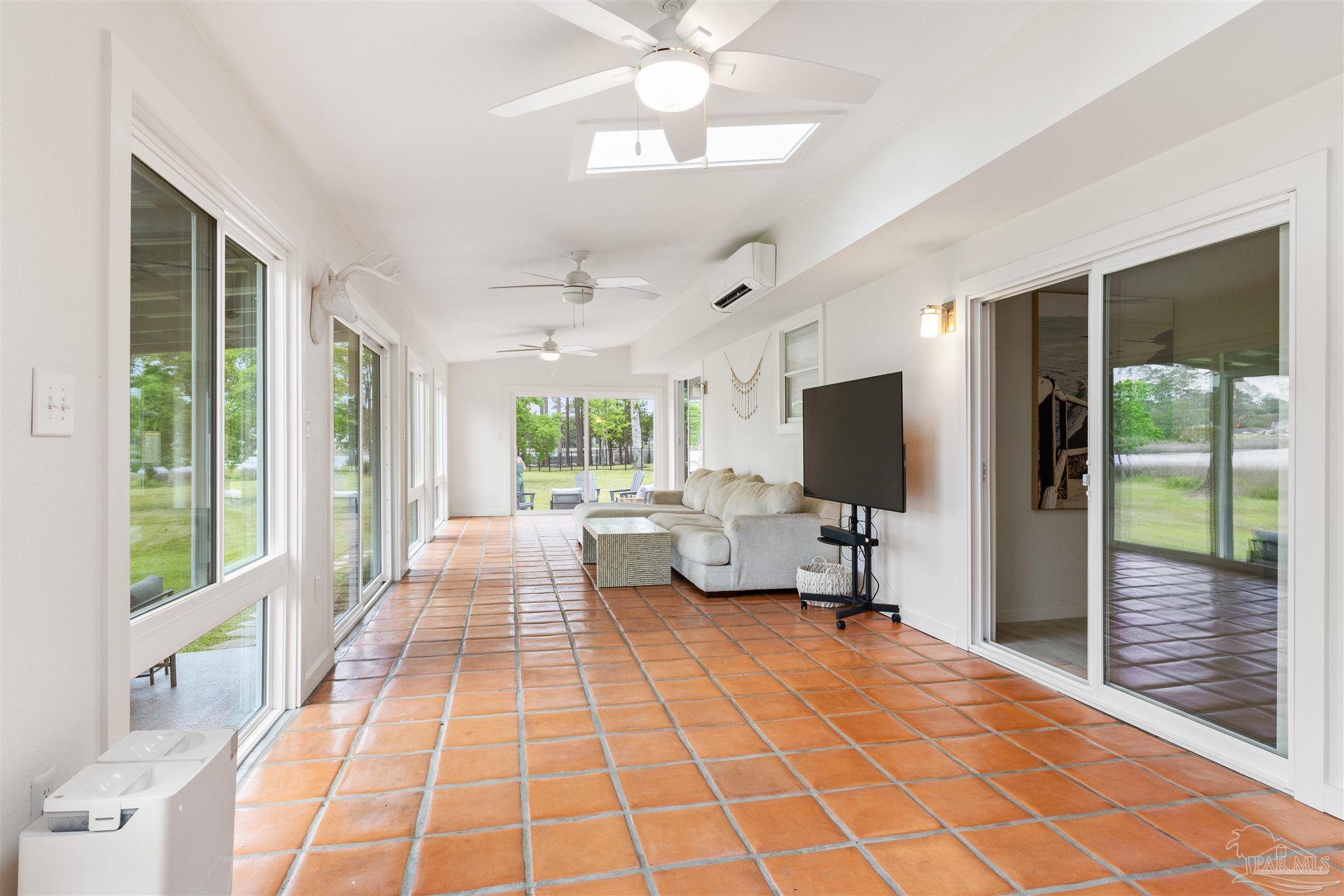 3085 Robertson Rd
