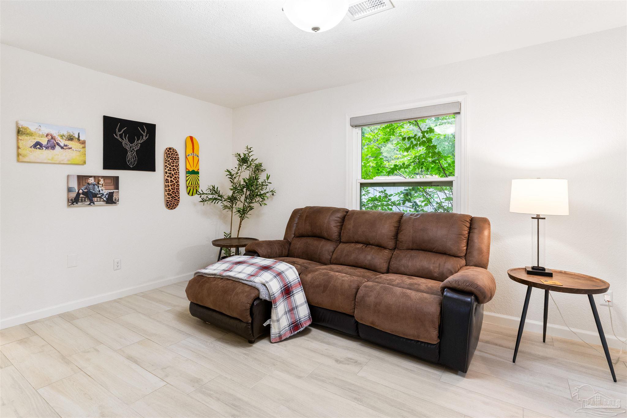 3085 Robertson Rd