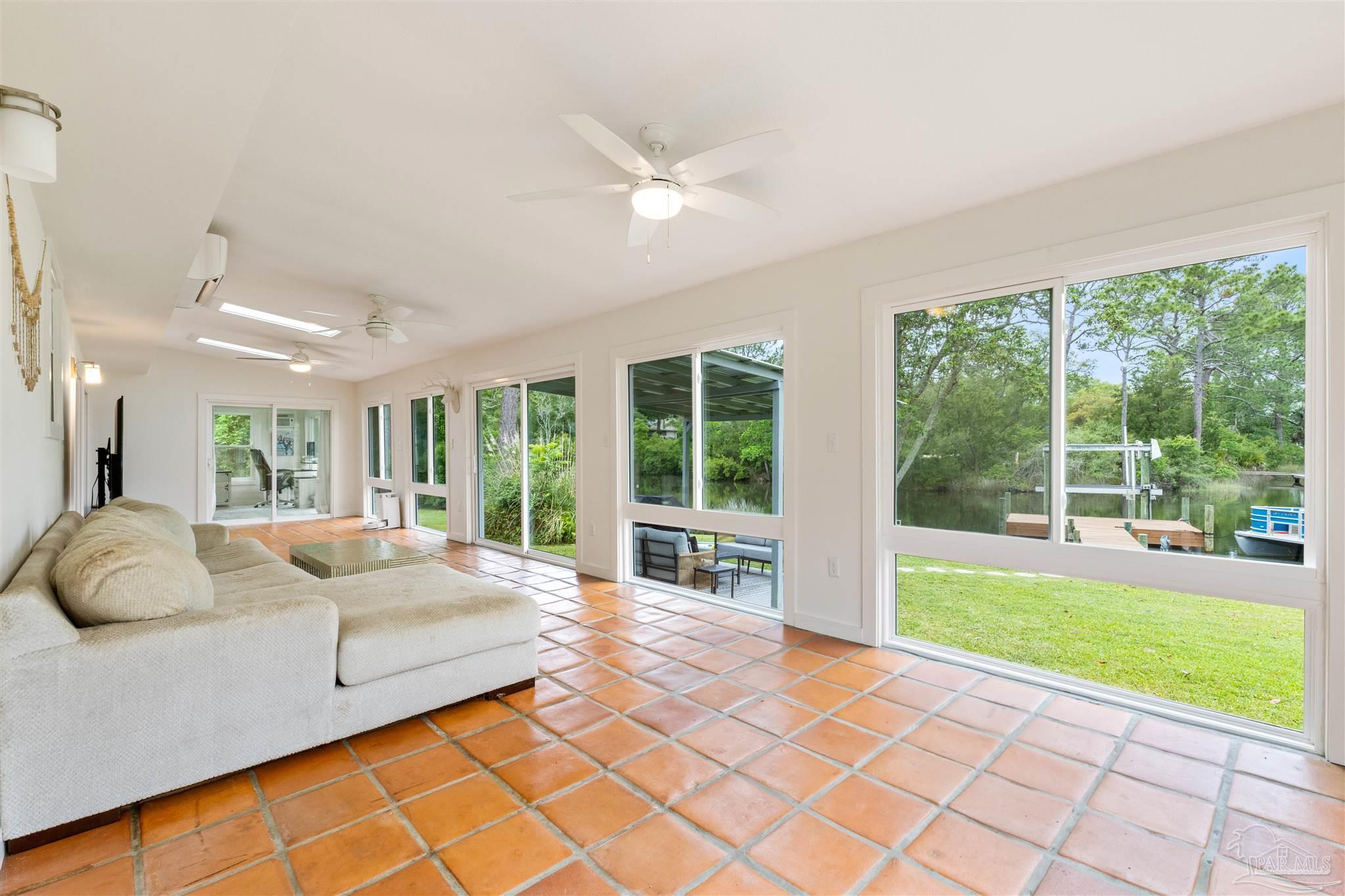 3085 Robertson Rd