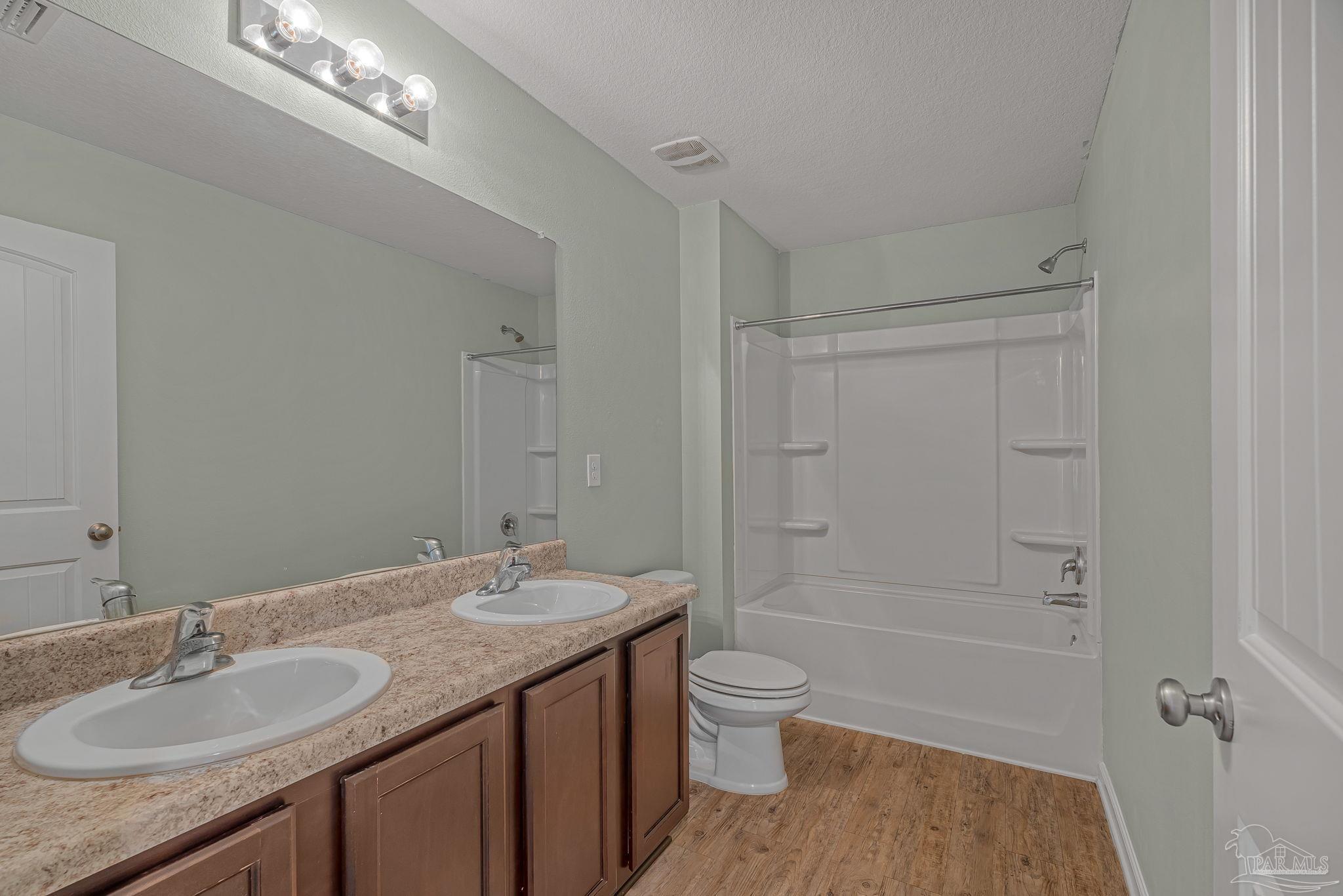 5765 Blackhorse Cir
