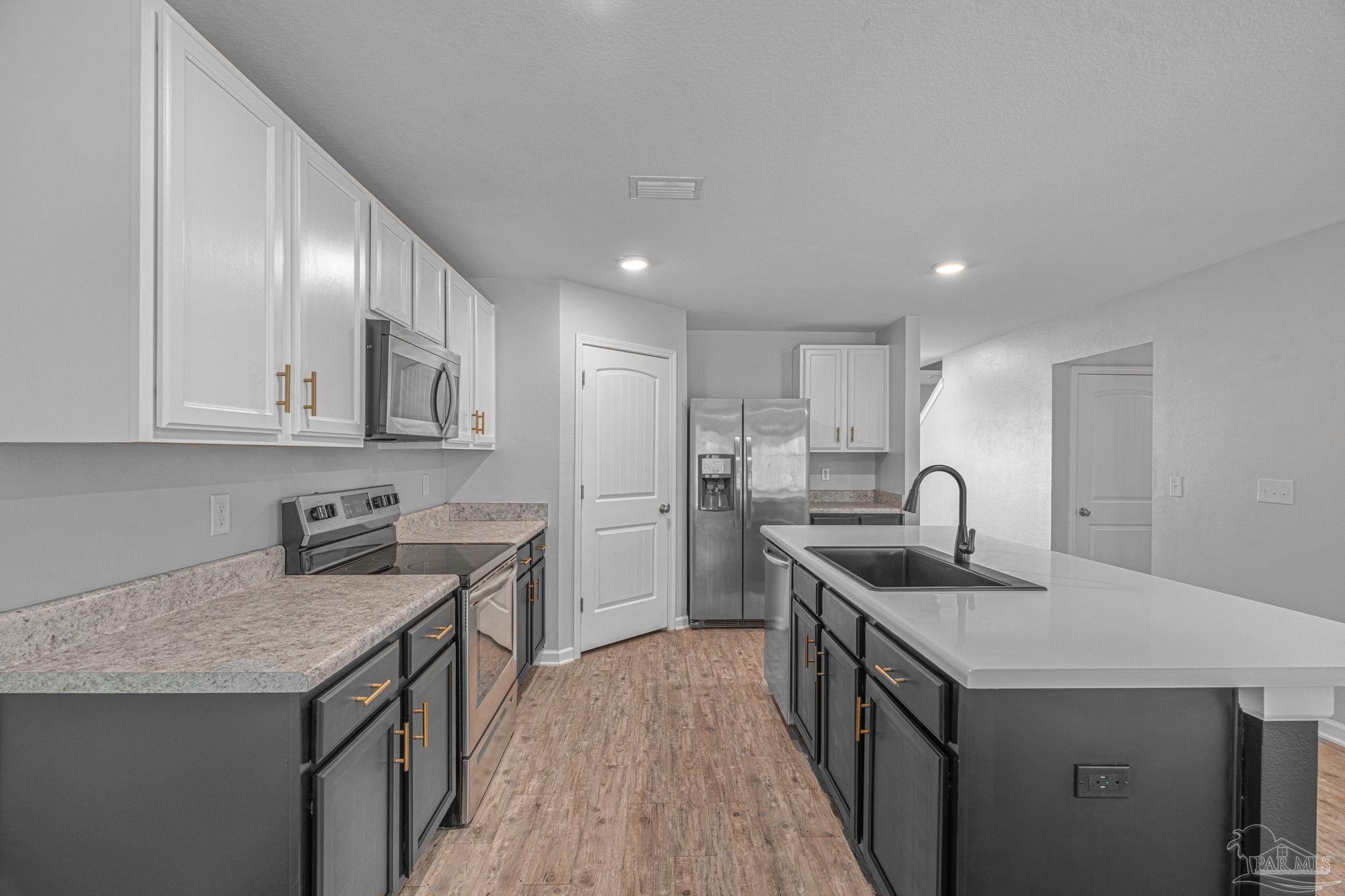 5765 Blackhorse Cir