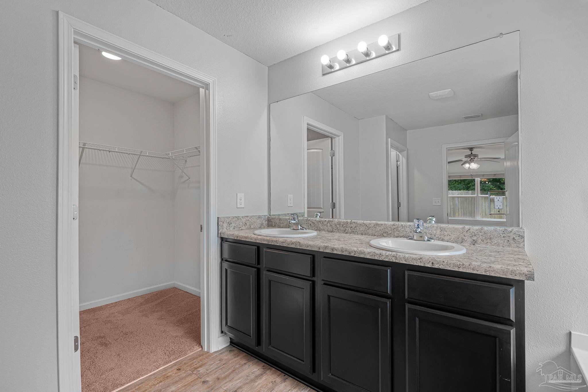 5765 Blackhorse Cir