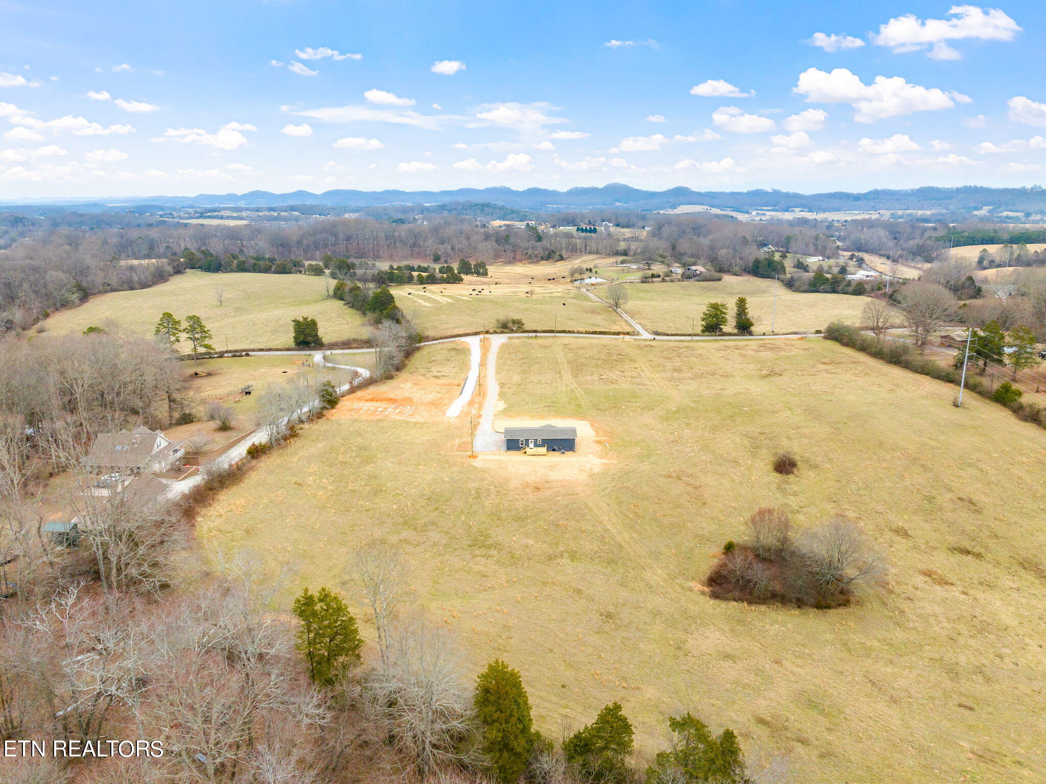 484 Greenbriar Rd