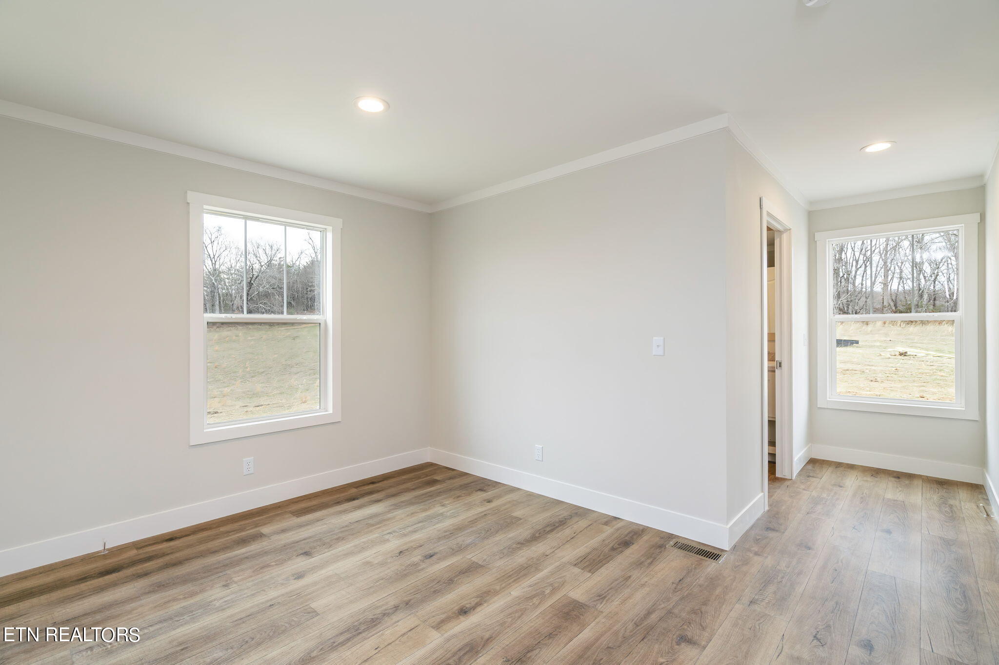 484 Greenbriar Rd