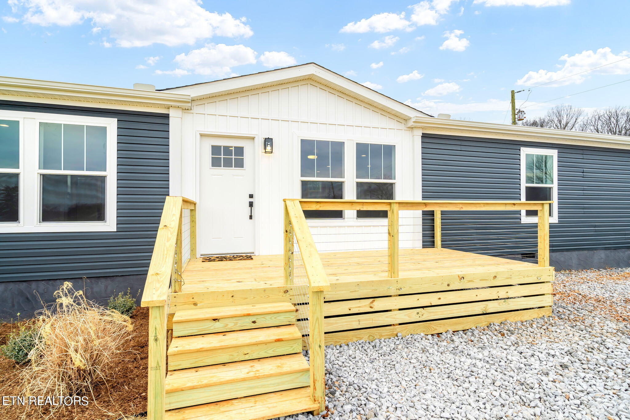 484 Greenbriar Rd