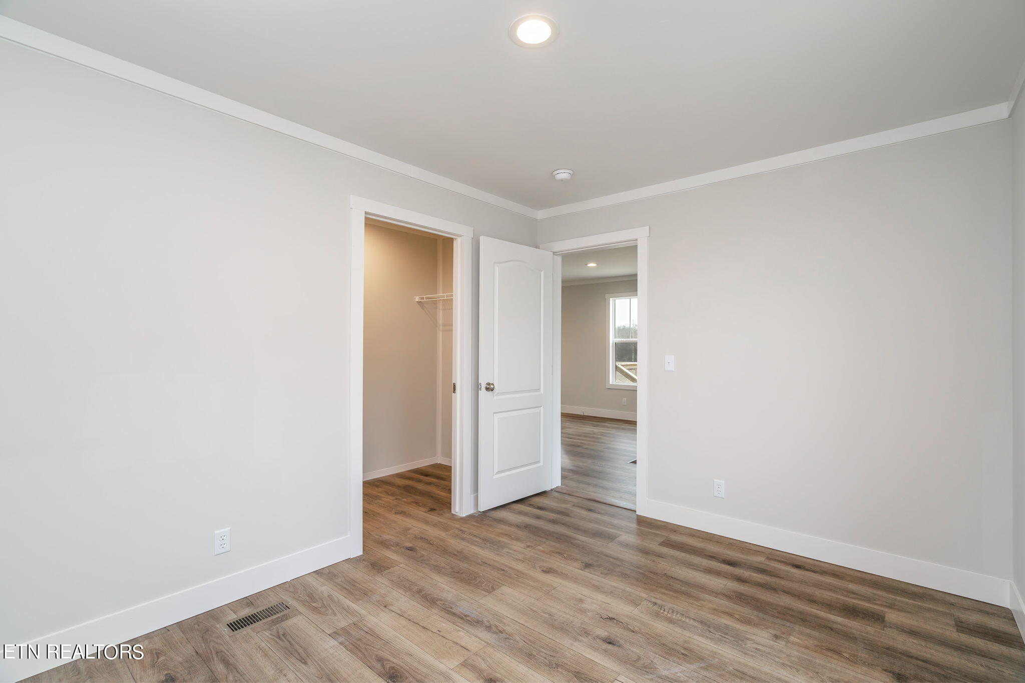 484 Greenbriar Rd