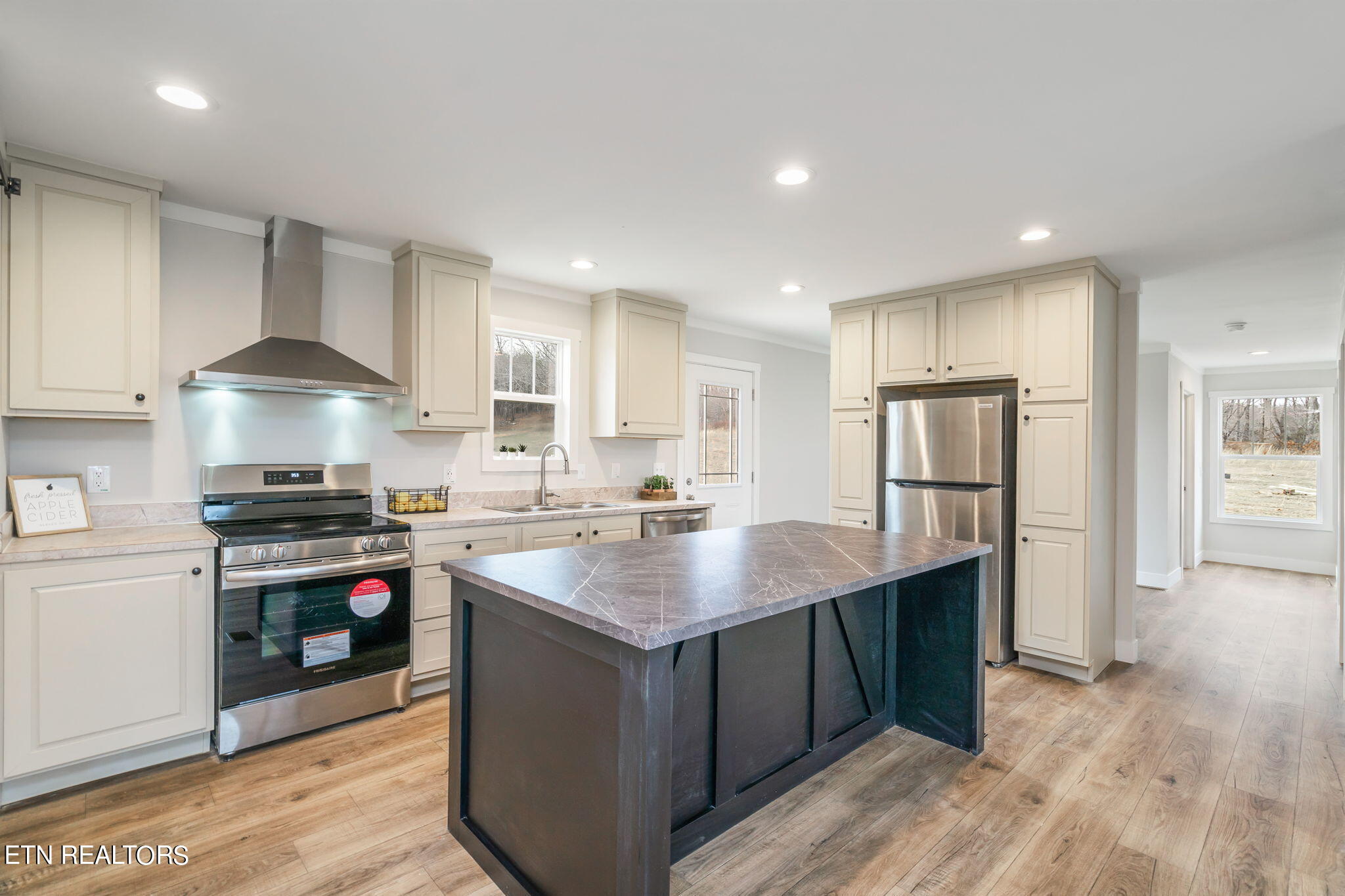 484 Greenbriar Rd